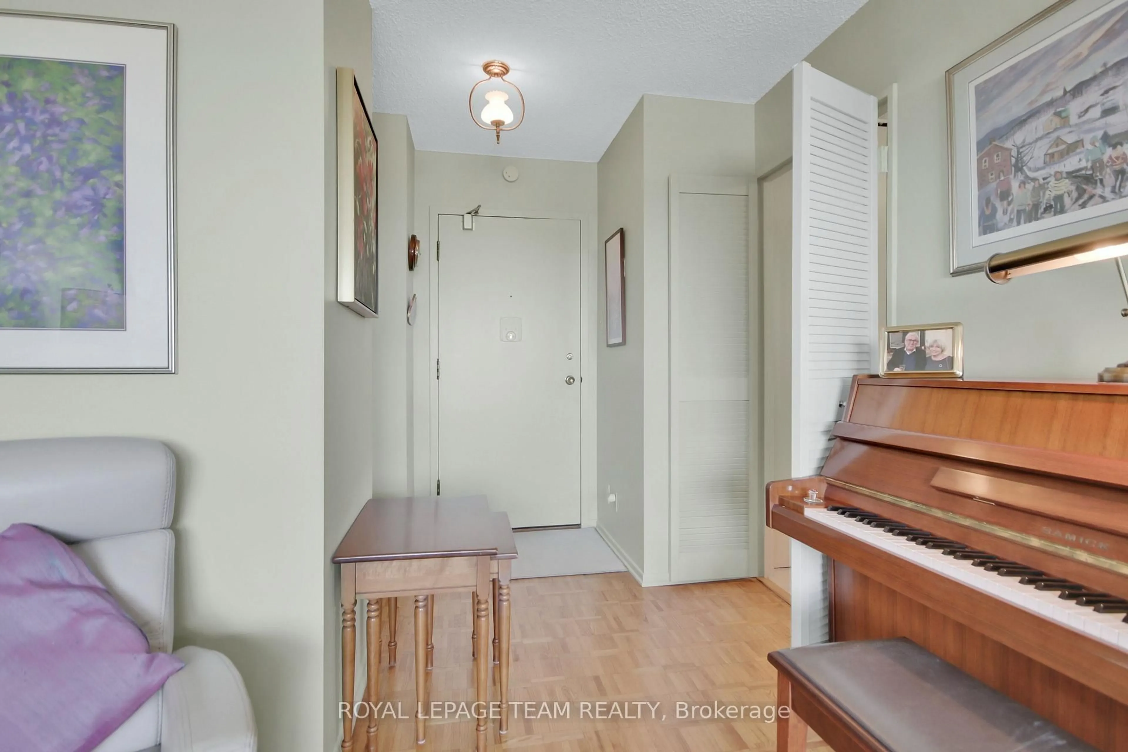 Indoor entryway for 1285 Cahill Dr #1808, Ottawa Ontario K1V 9A7