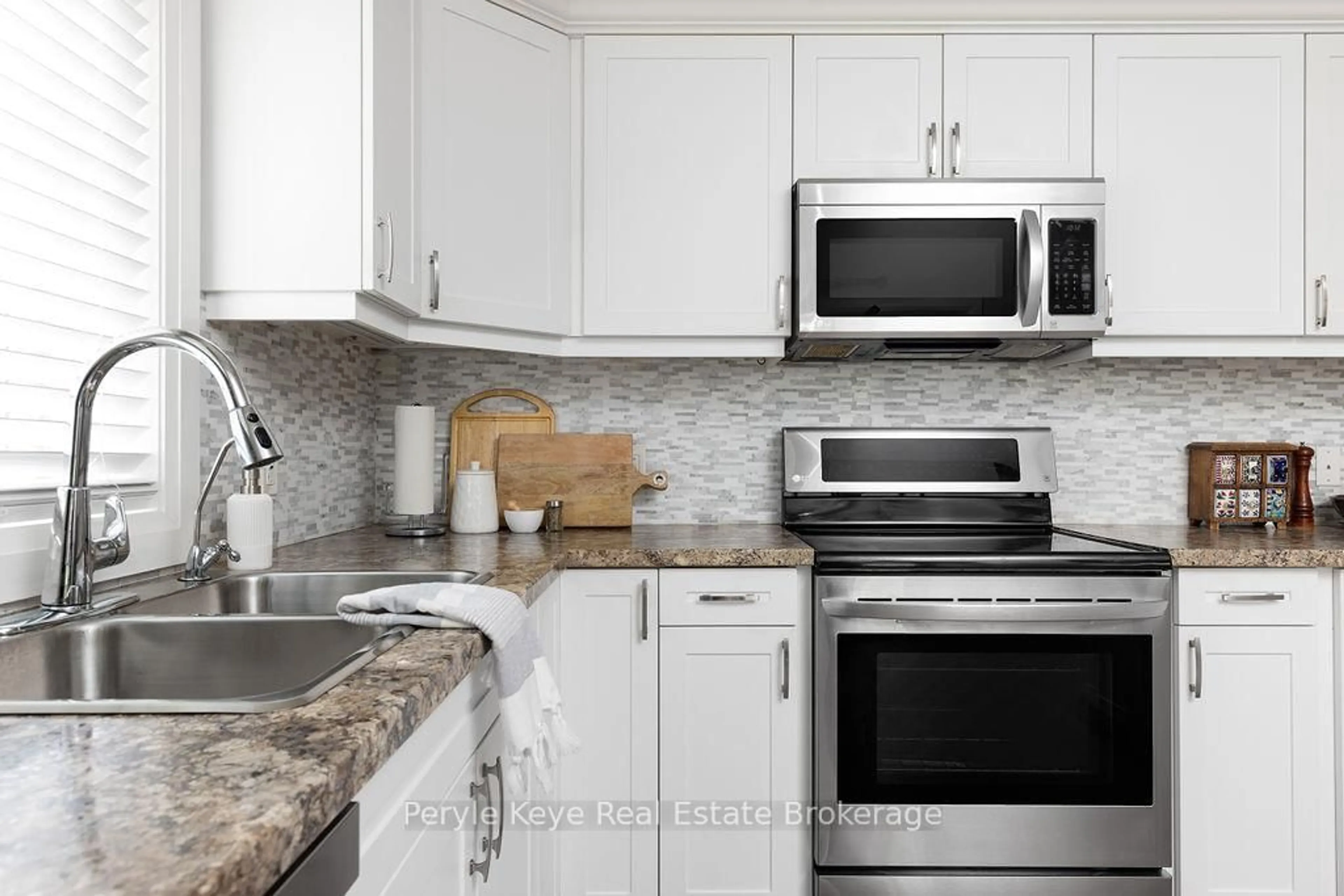 Standard kitchen, ceramic/tile floor for 86 Chaffey Township Rd, Huntsville Ontario P1H 1C8