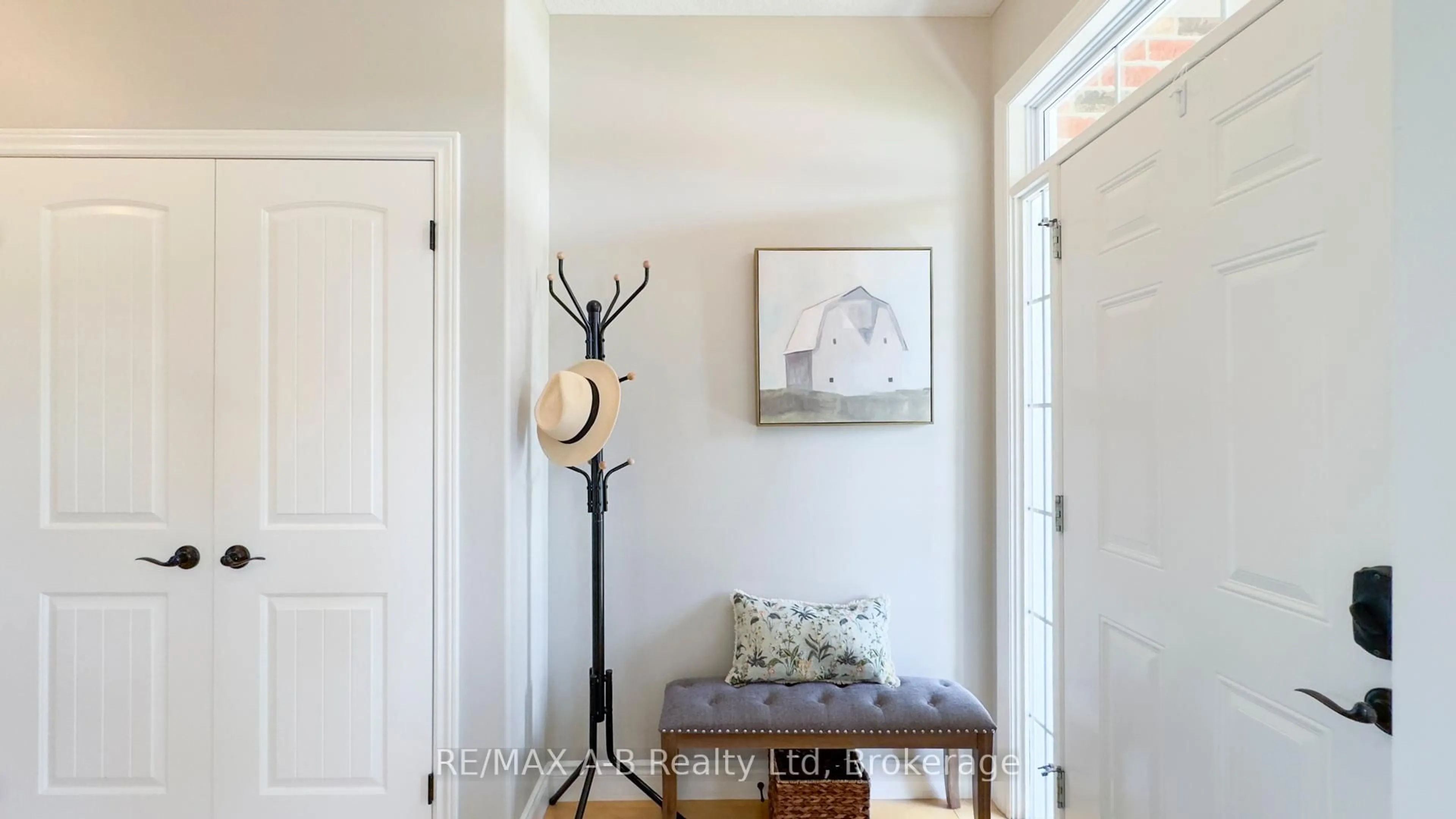 Indoor entryway for 77 Guest Crt, St. Marys Ontario N4X 1E5