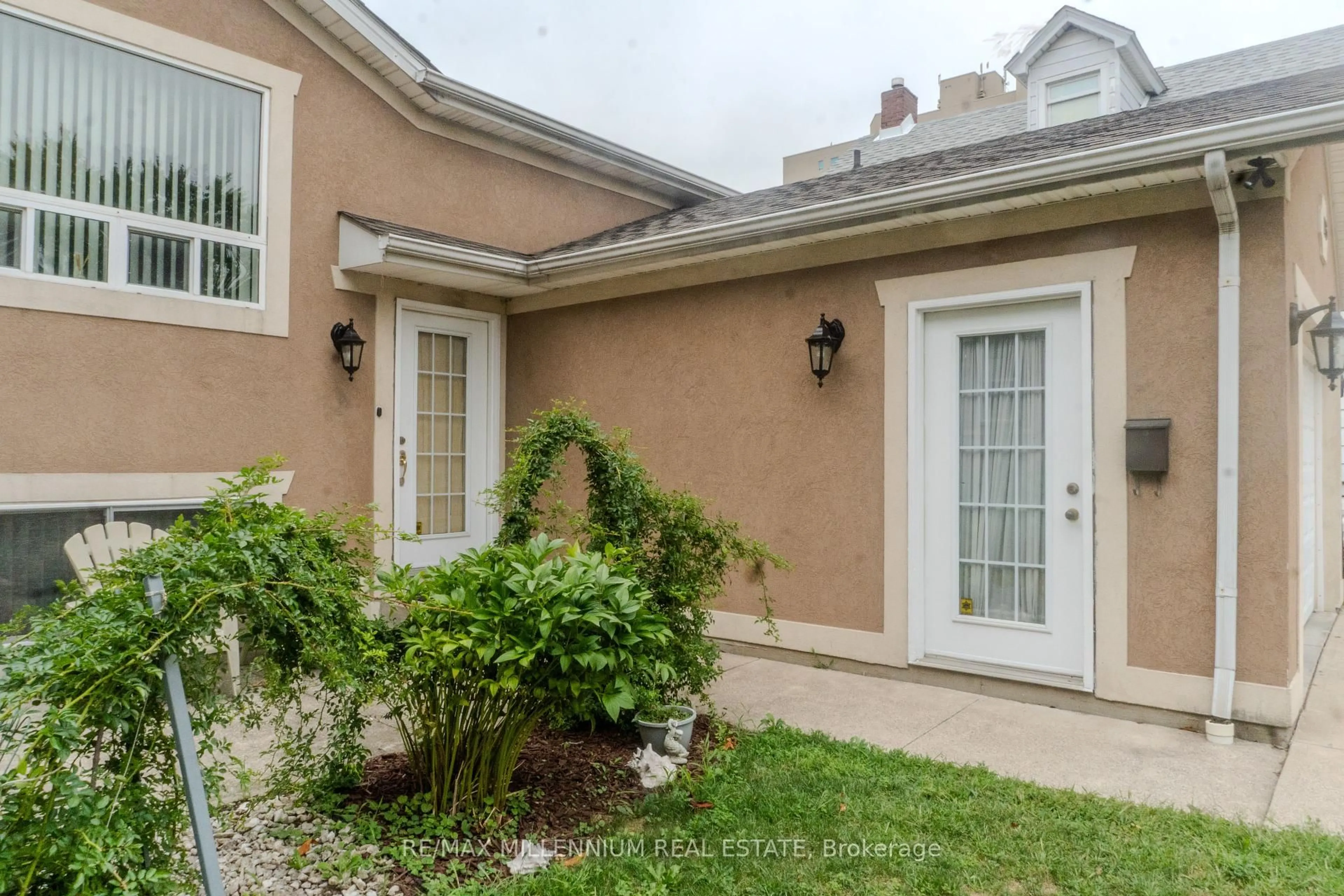 Unknown for 185 Elm Ave, Windsor Ontario N9A 5G9