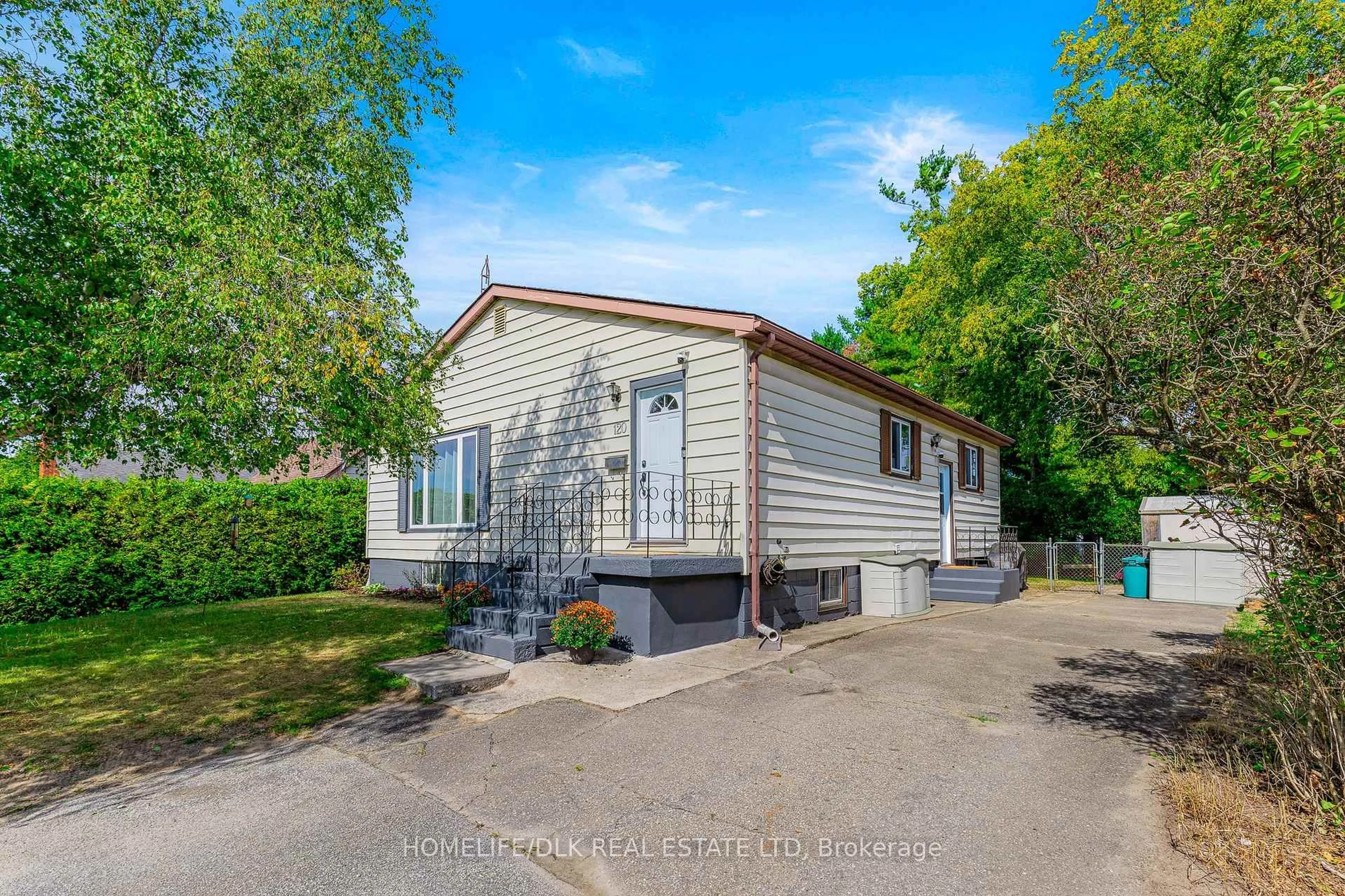 A pic from outside/outdoor area/front of a property/back of a property/a pic from drone, street for 120 Victor Rd, Prescott Ontario K0E 1T0