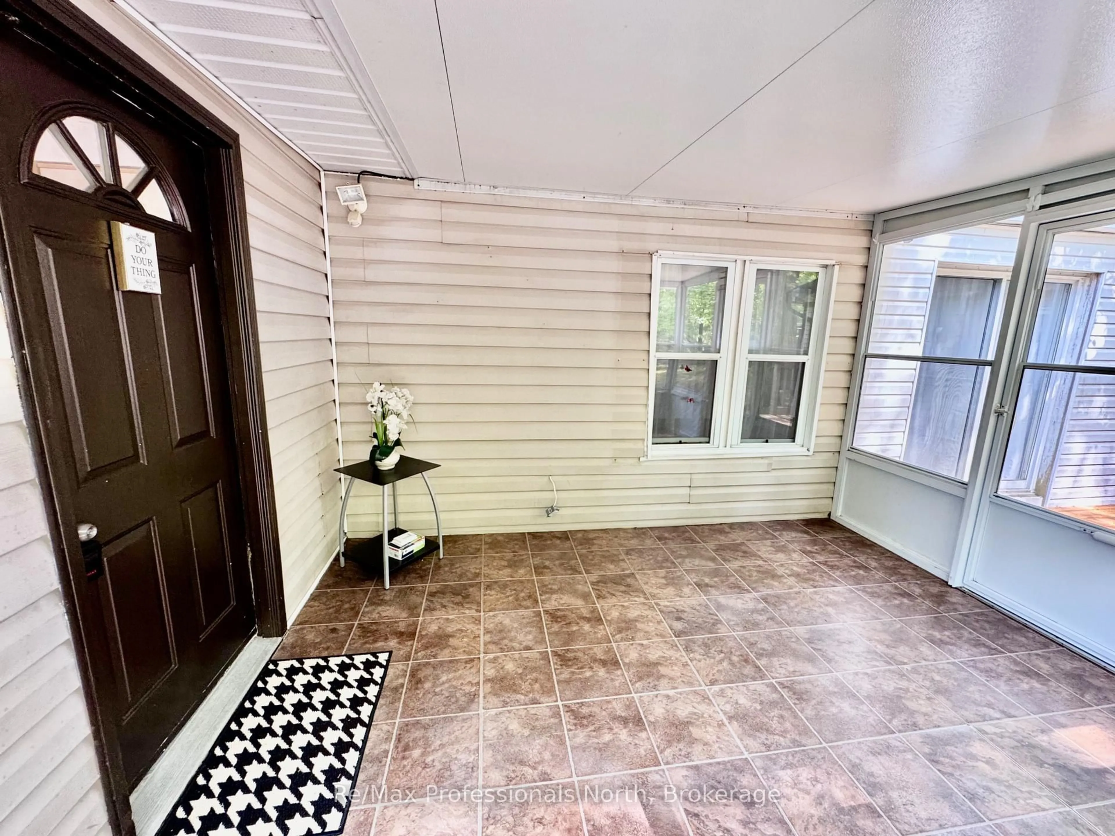 Indoor entryway for 1007 Racoon Rd #86, Gravenhurst Ontario P1P 1R1