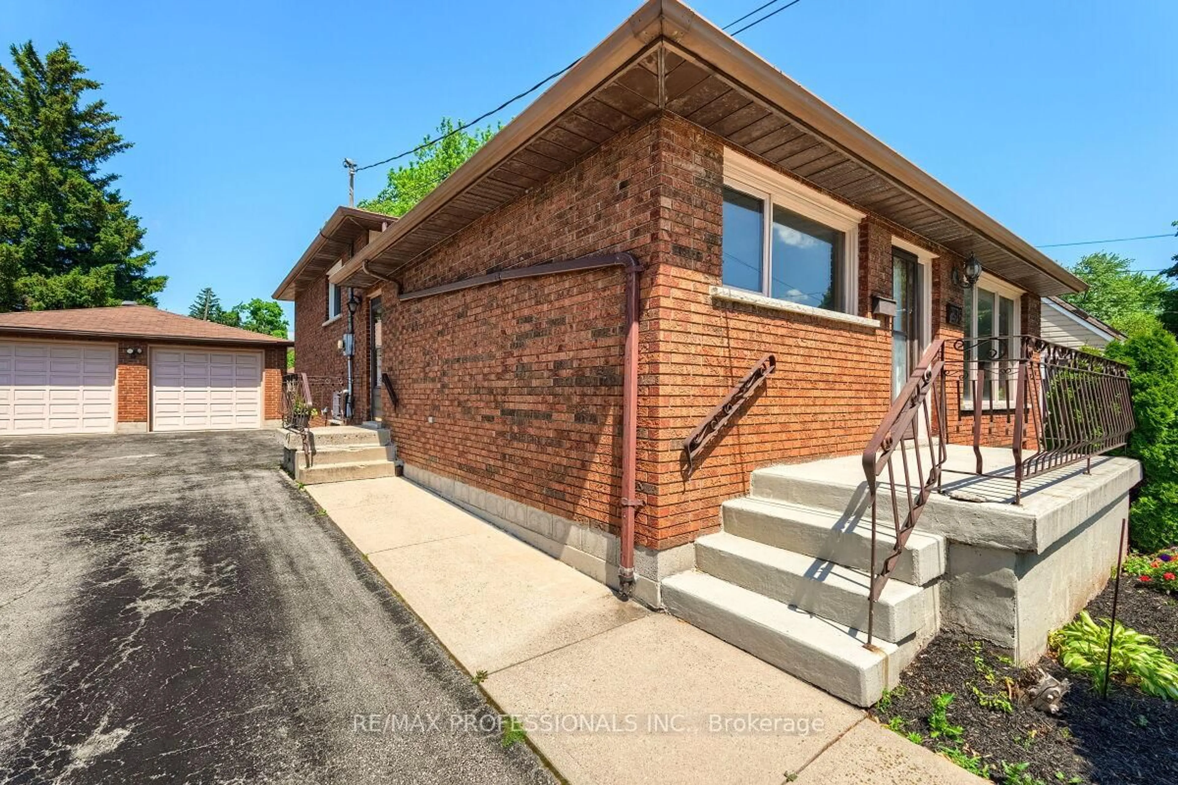 Home with brick exterior material, street for 236 East 21st St, Hamilton Ontario L8V 2T7