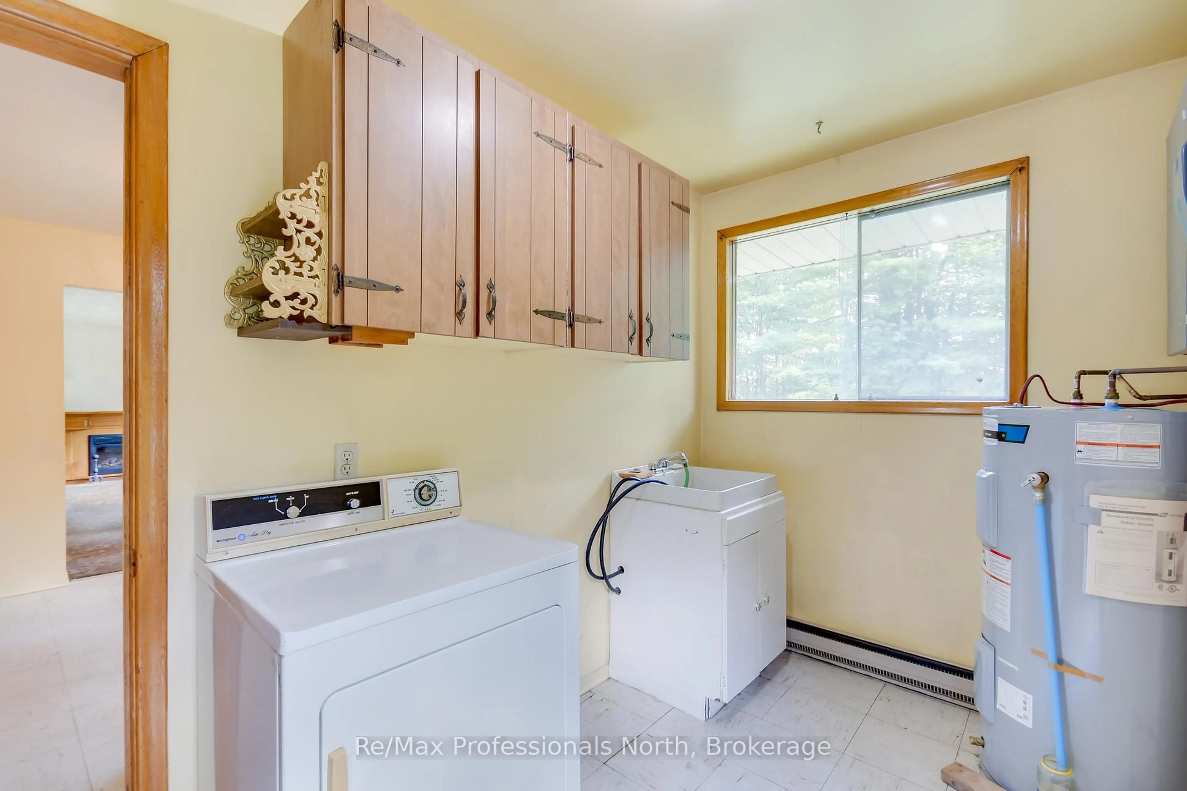 Laundry room for 9 Macnaughtan Crt, Bracebridge Ontario P1L 1L6