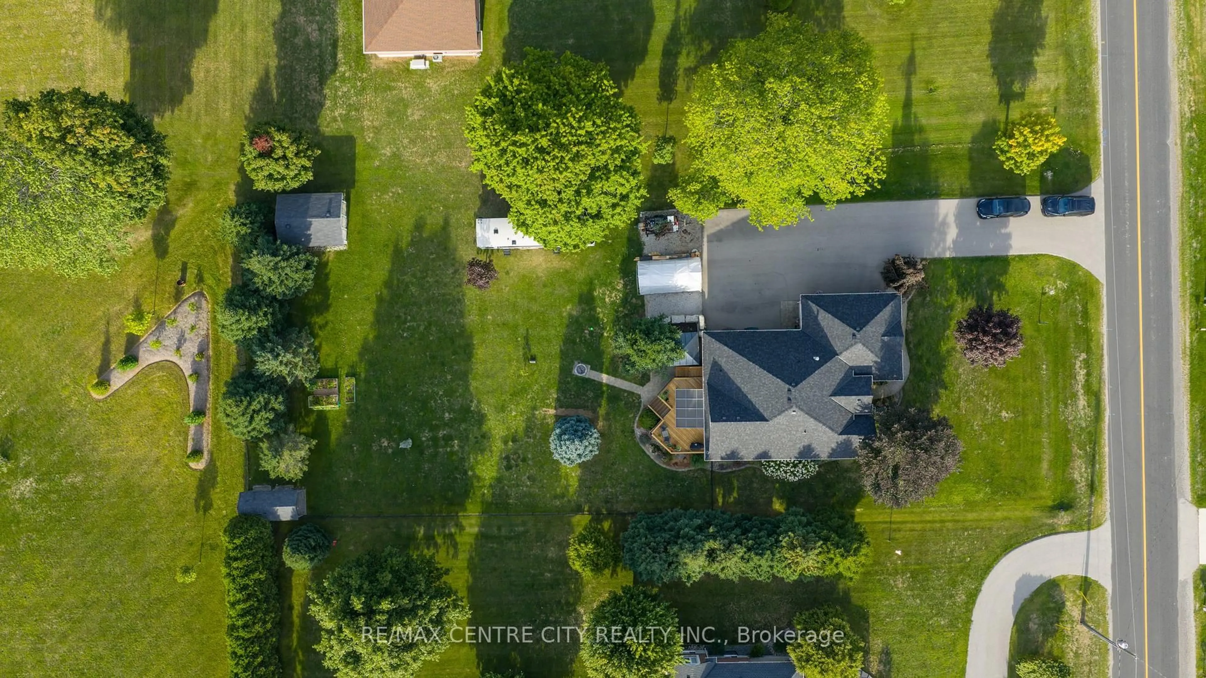 A pic from outside/outdoor area/front of a property/back of a property/a pic from drone, unknown for 49201 Jamestown Line, Malahide Ontario N5H 2R2