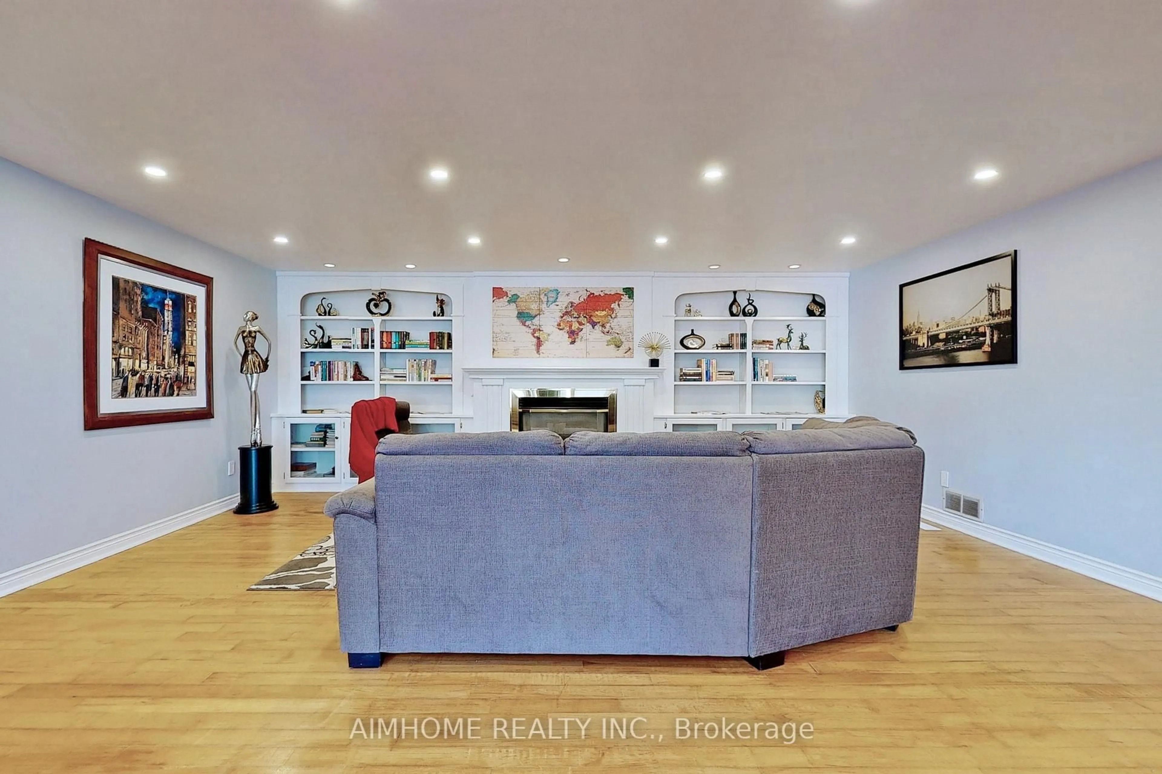 Living room with furniture, unknown for 127 Mary St, Niagara-on-the-Lake Ontario L0S 1J0
