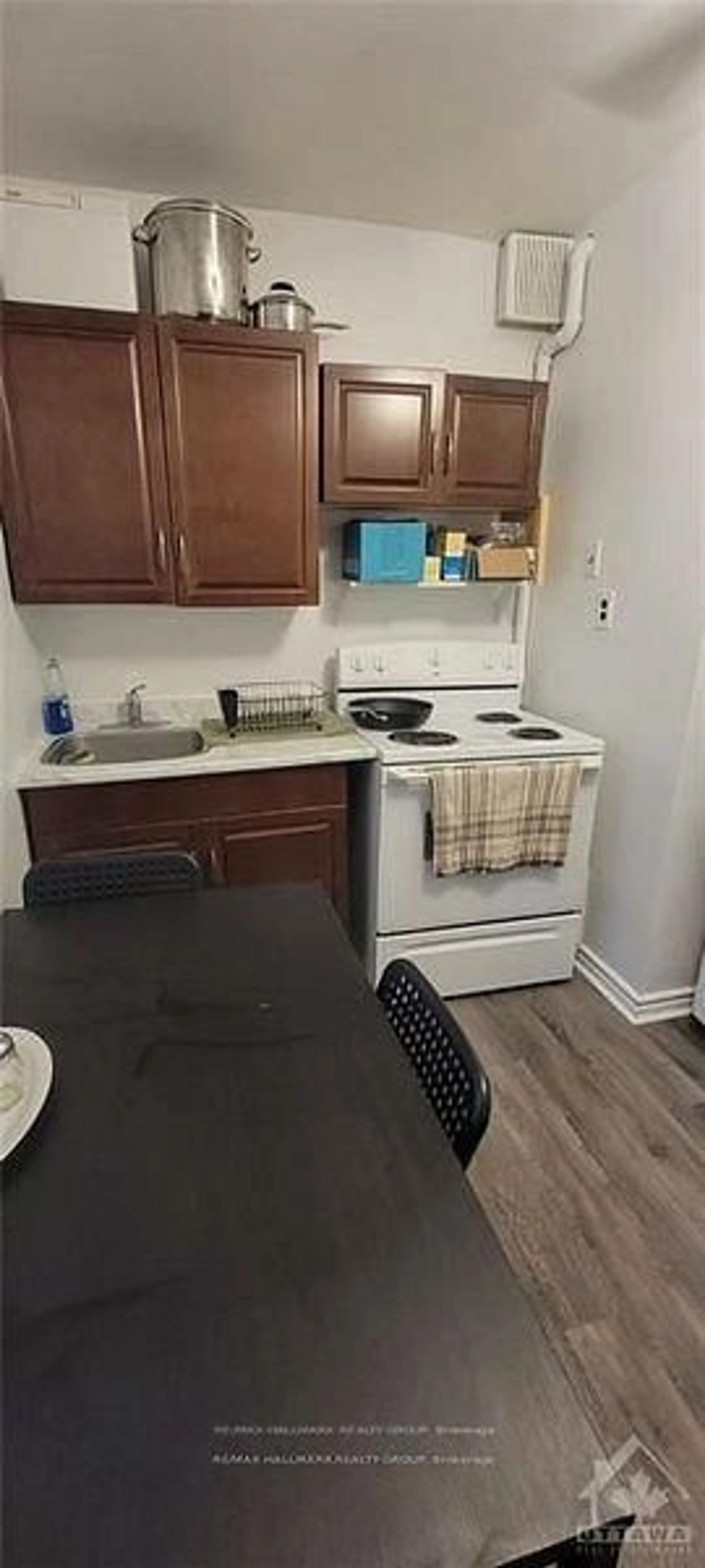 Standard kitchen, unknown for 55 Douglas Ave, Ottawa Ontario K1M 1G3