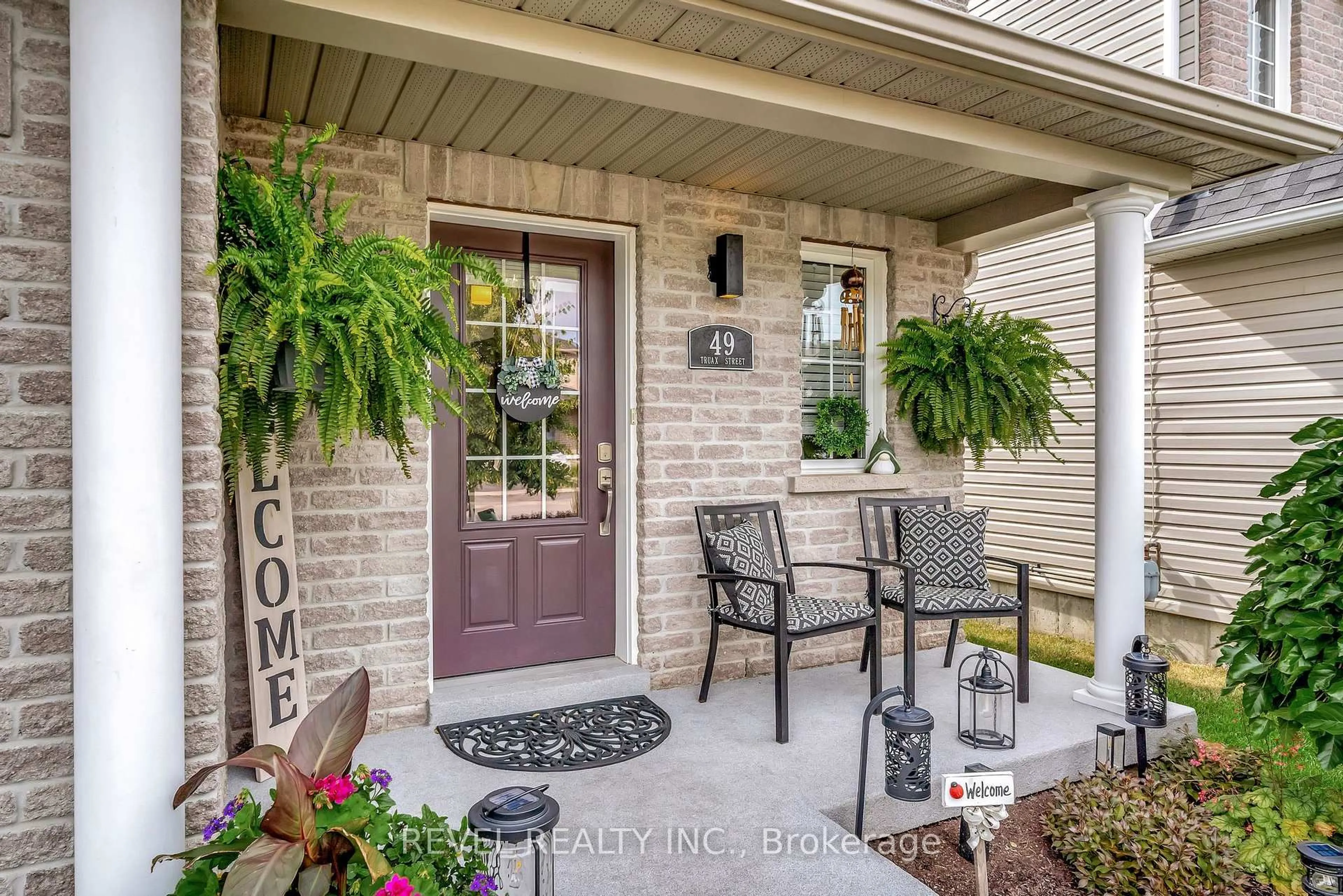 Indoor entryway for 49 Truax St, Kawartha Lakes Ontario K9V 0E2