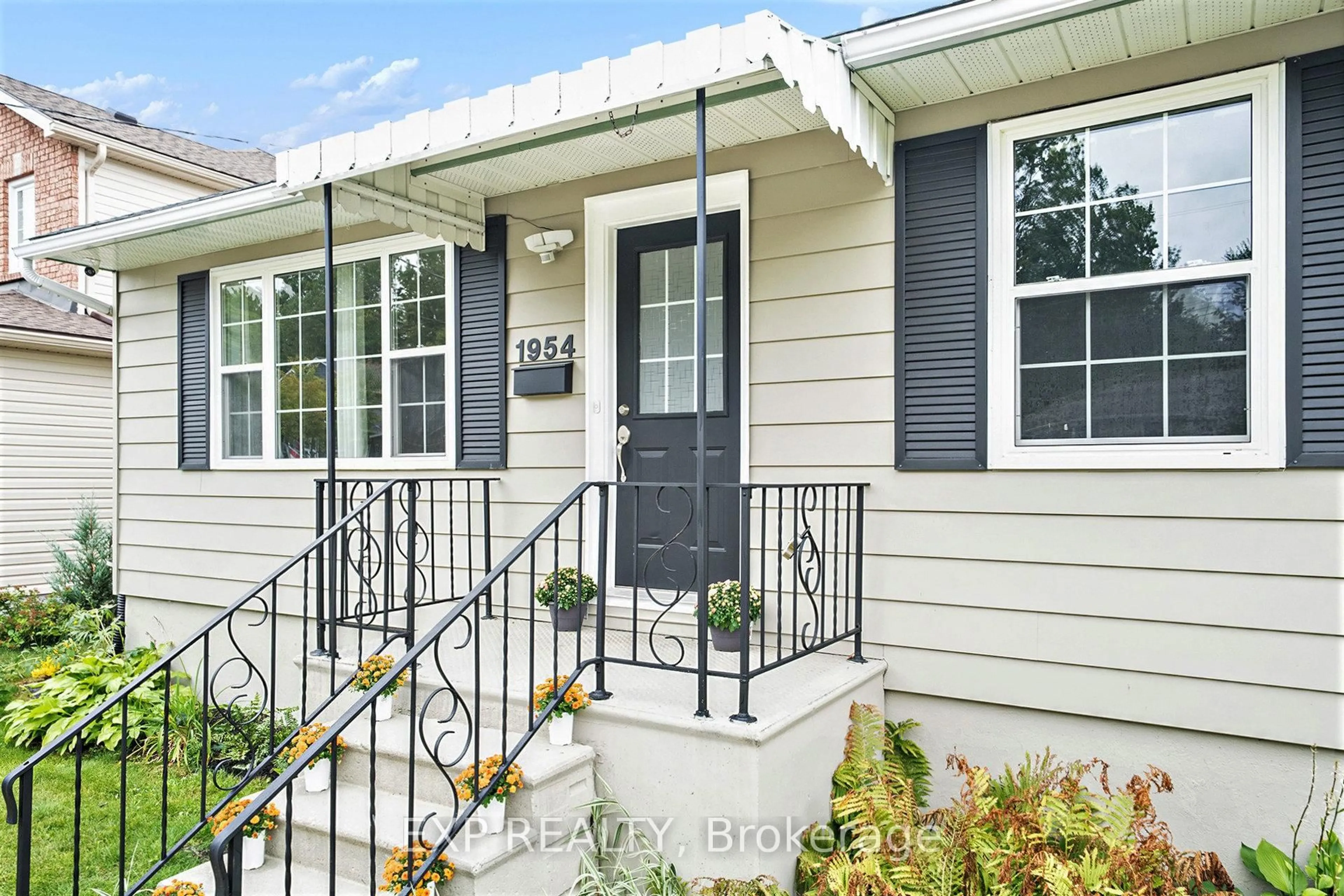 Home with vinyl exterior material, street for 1954 Rosebella Ave, Ottawa Ontario K1T 1G7