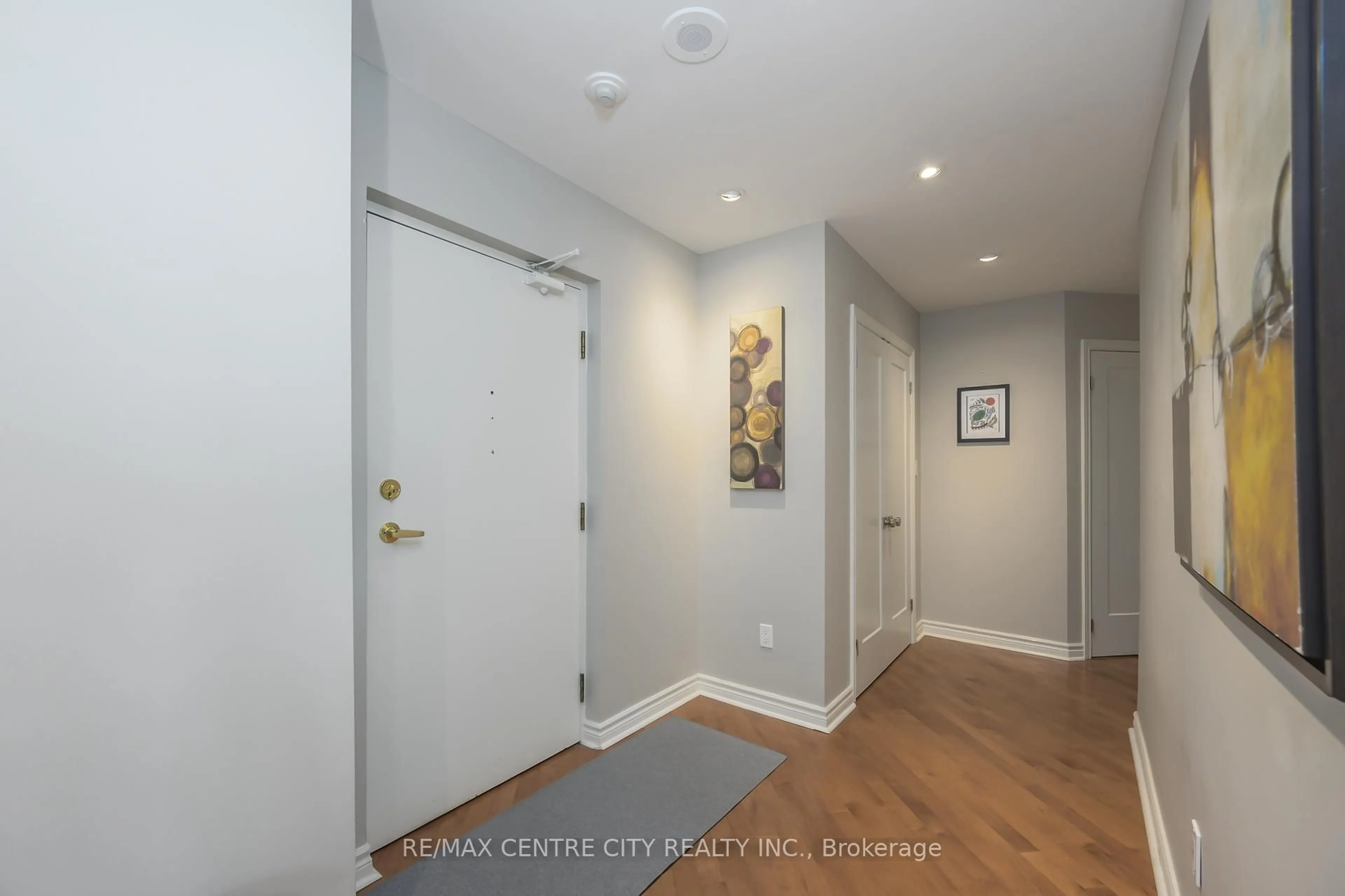 Indoor entryway for 19 King St #1102, London East Ontario N6A 5N8