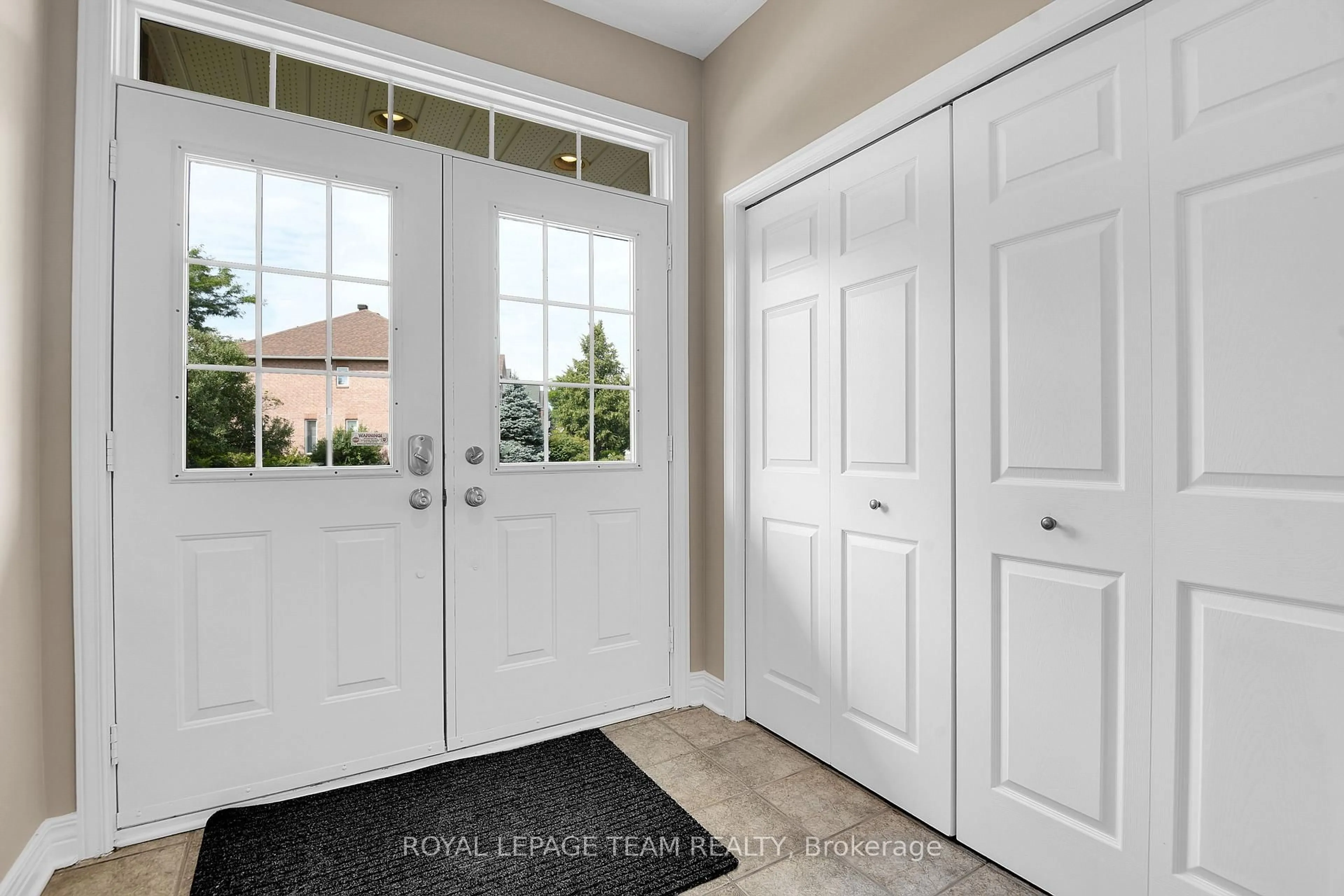 Indoor entryway for 33 Northgate St, Ottawa Ontario K2G 6C8