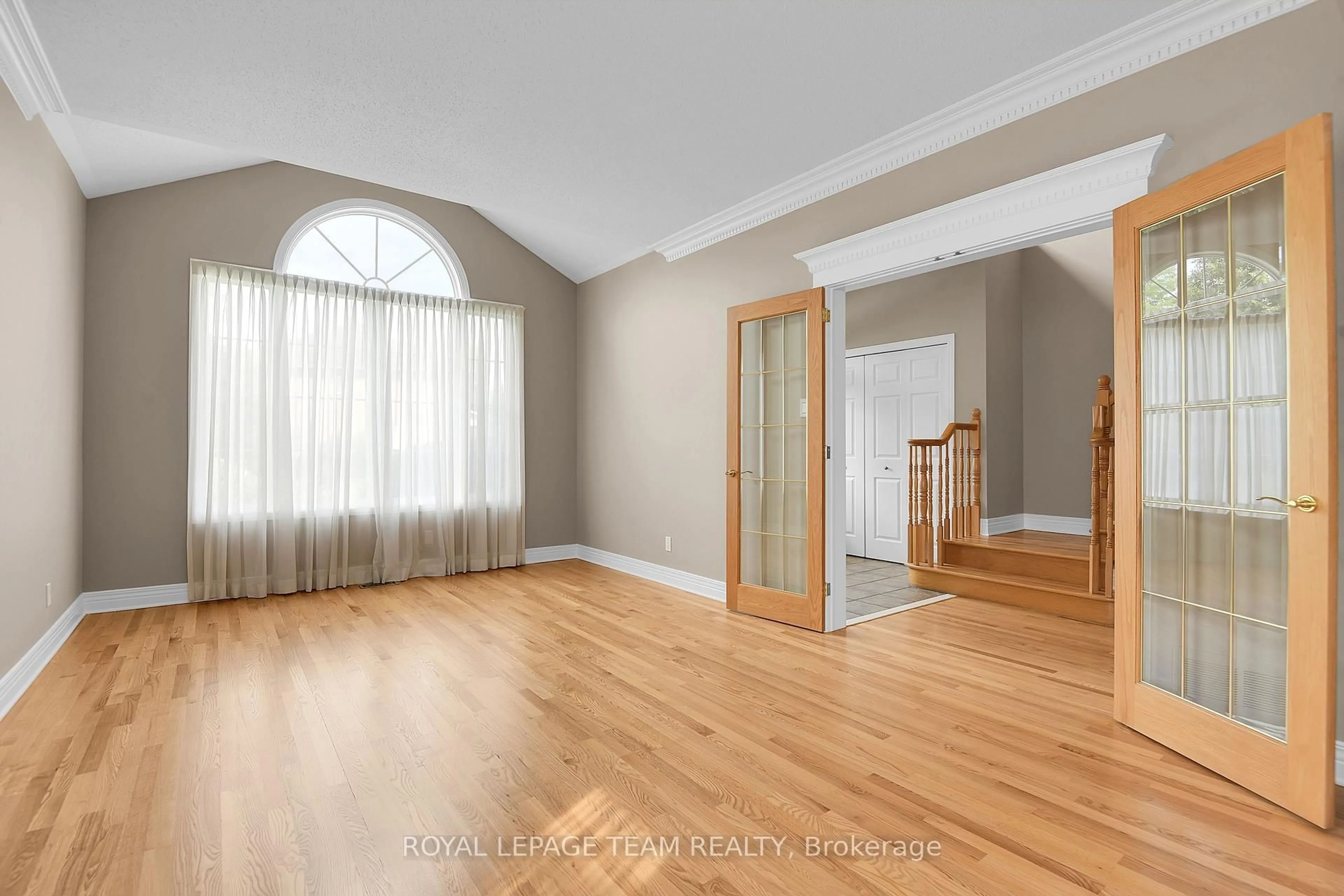 Unknown for 33 Northgate St, Ottawa Ontario K2G 6C8