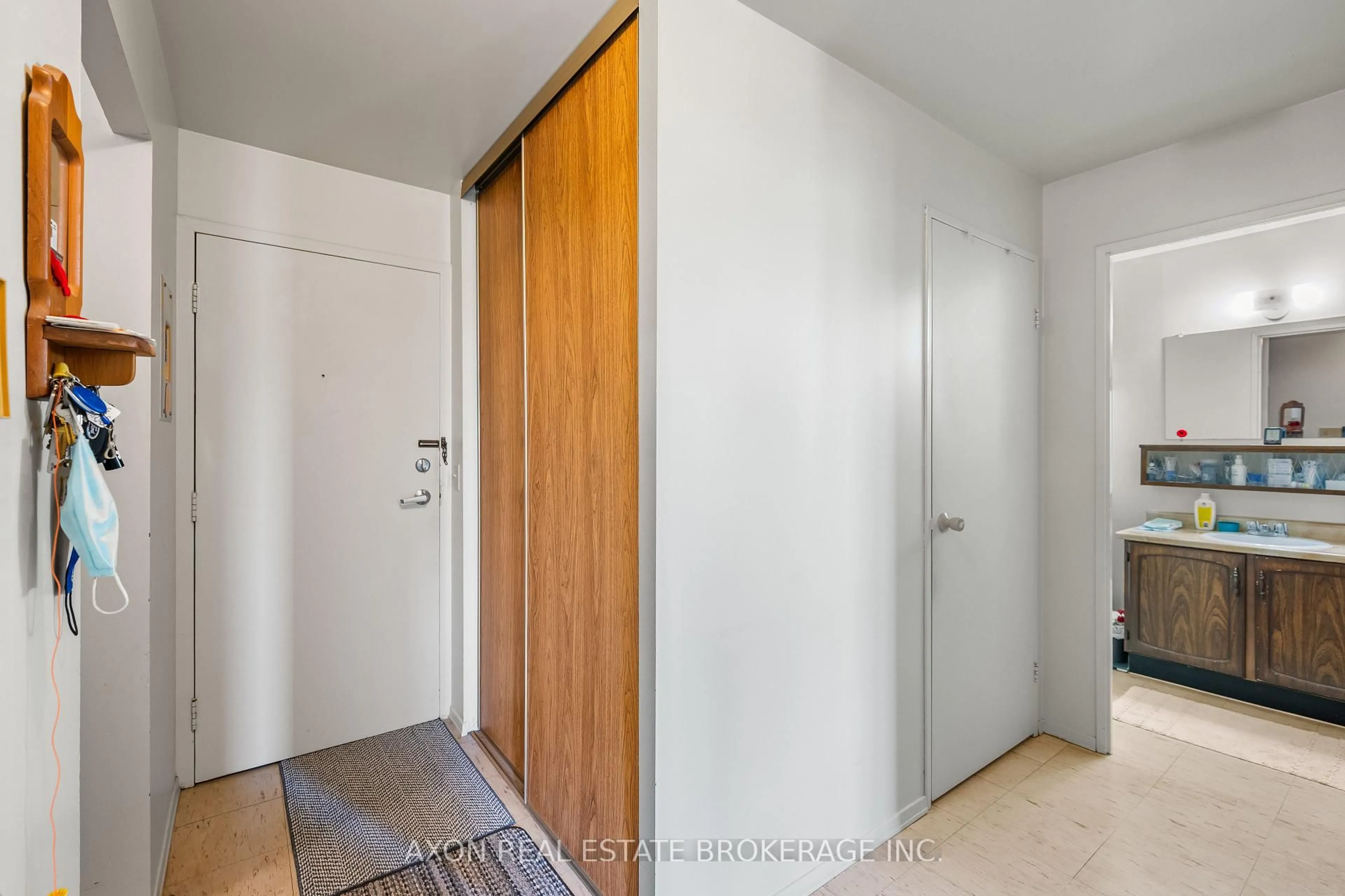 Indoor entryway for 358 Queen Mary Rd #501, Kingston Ontario K7M 7E8