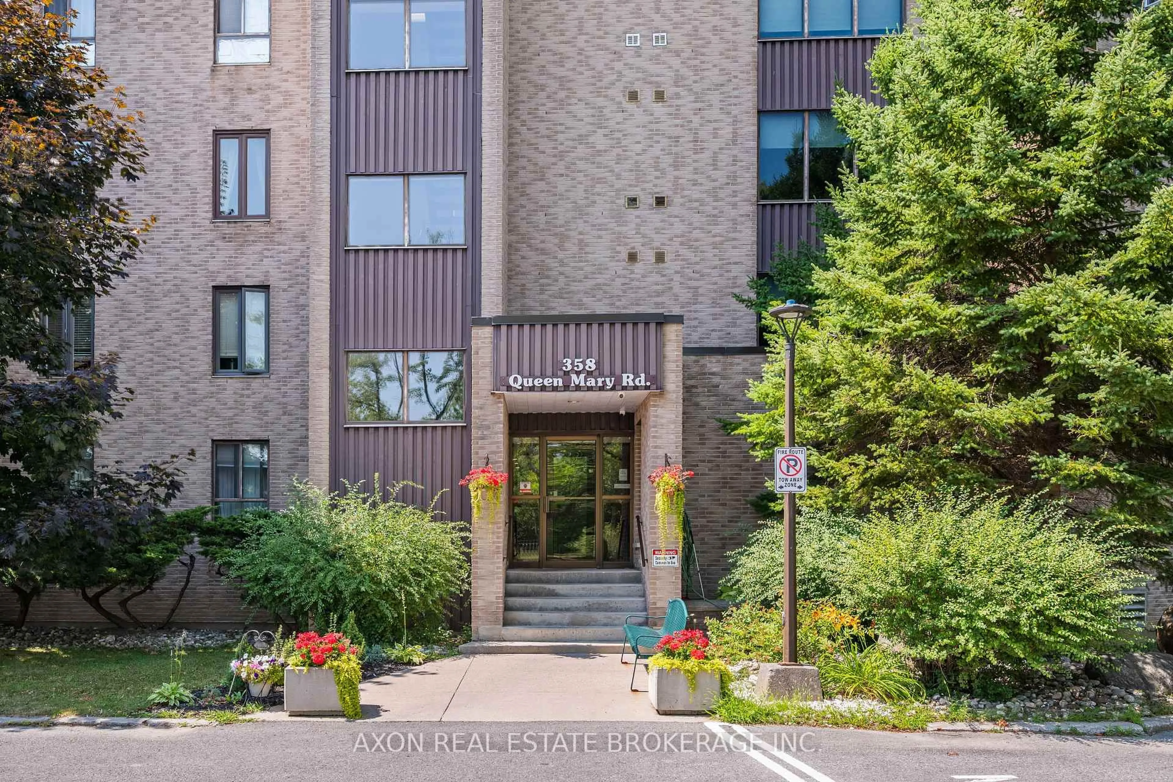 Indoor foyer for 358 Queen Mary Rd #504, Kingston Ontario K7M 7E8