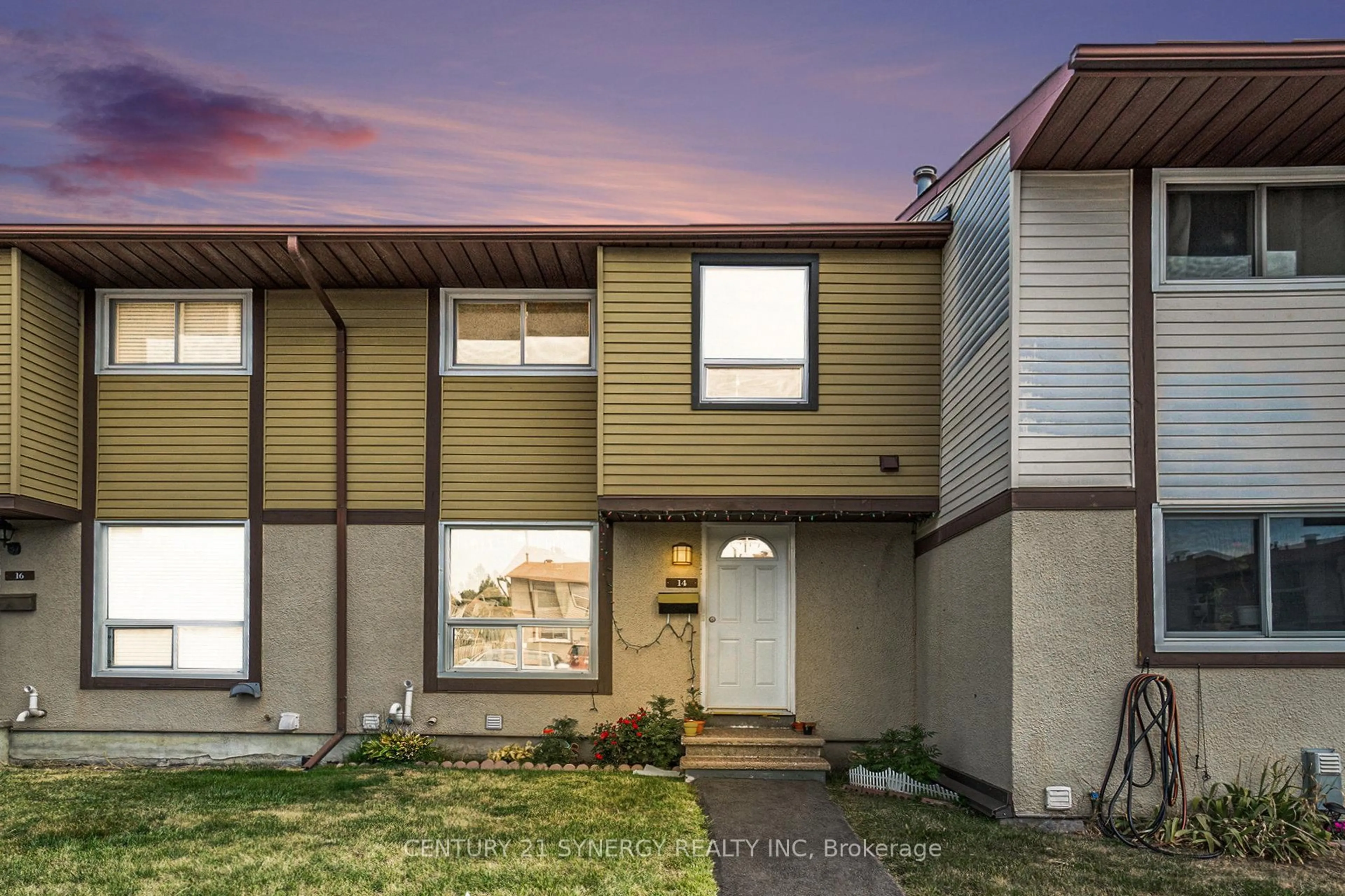 Home with vinyl exterior material, street for 2570 Southvale Cres #14, Ottawa Ontario K1B 5B6