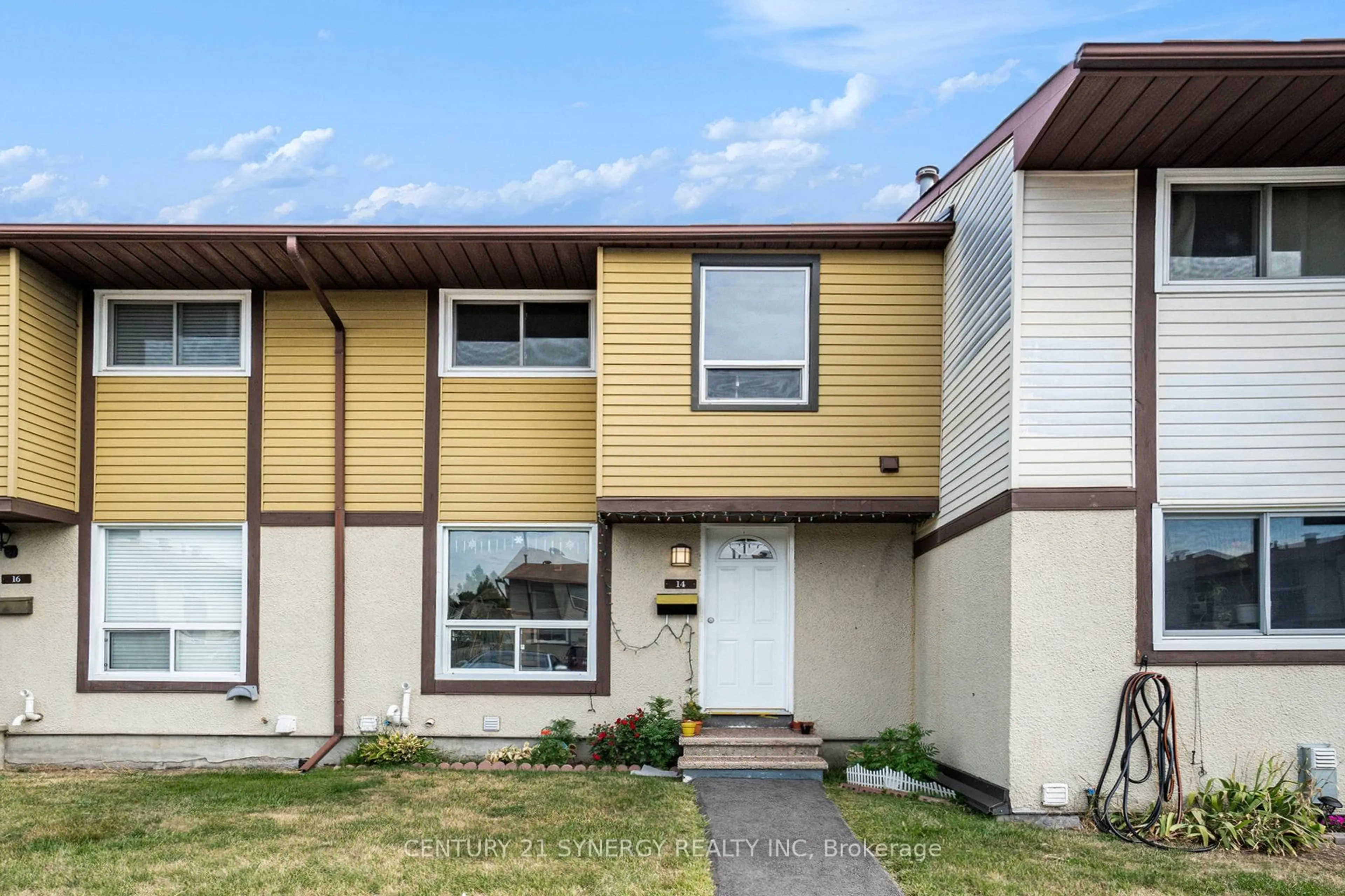 Home with vinyl exterior material, street for 2570 Southvale Cres #14, Ottawa Ontario K1B 5B6