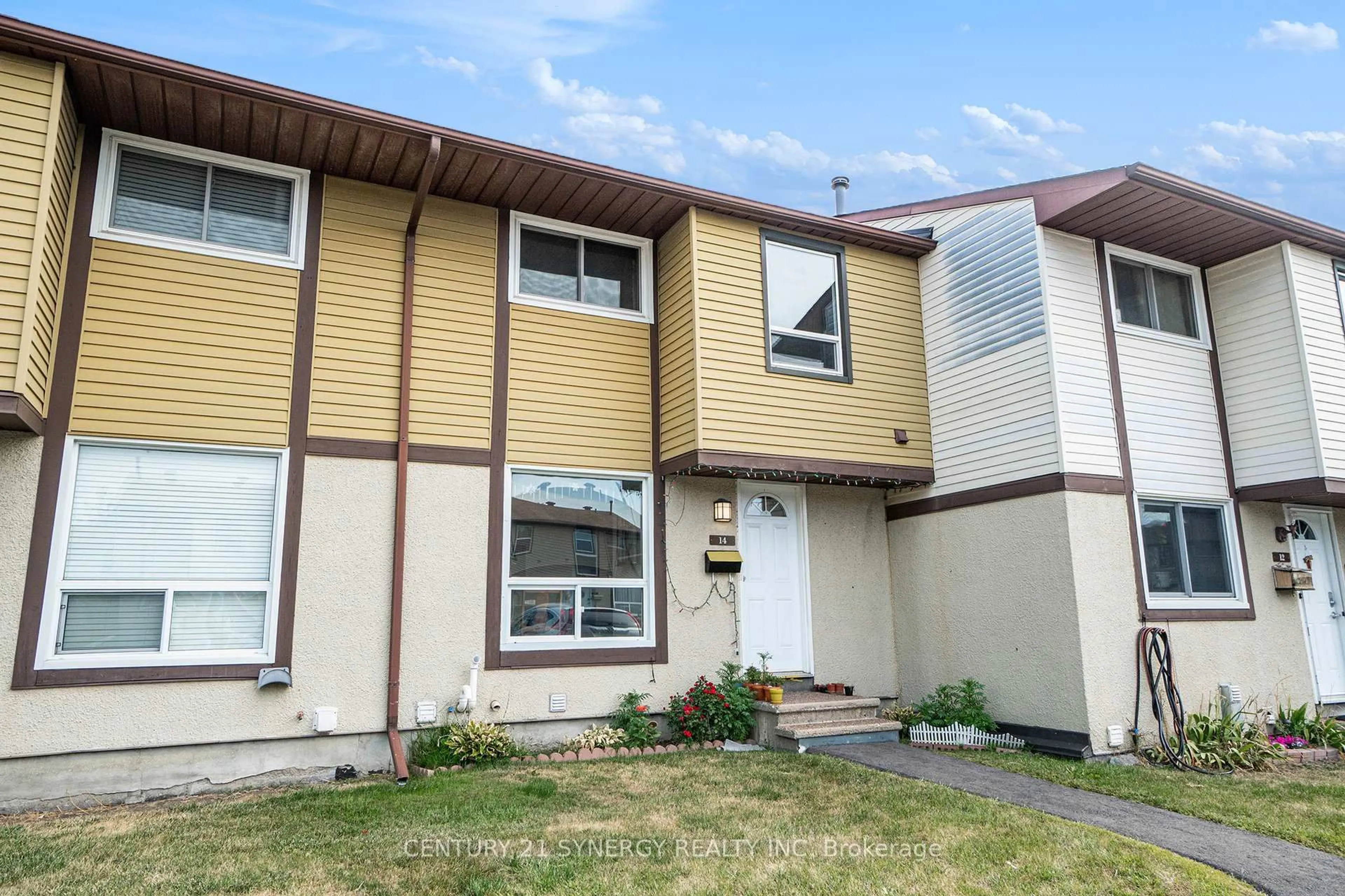 Home with vinyl exterior material, street for 2570 Southvale Cres #14, Ottawa Ontario K1B 5B6