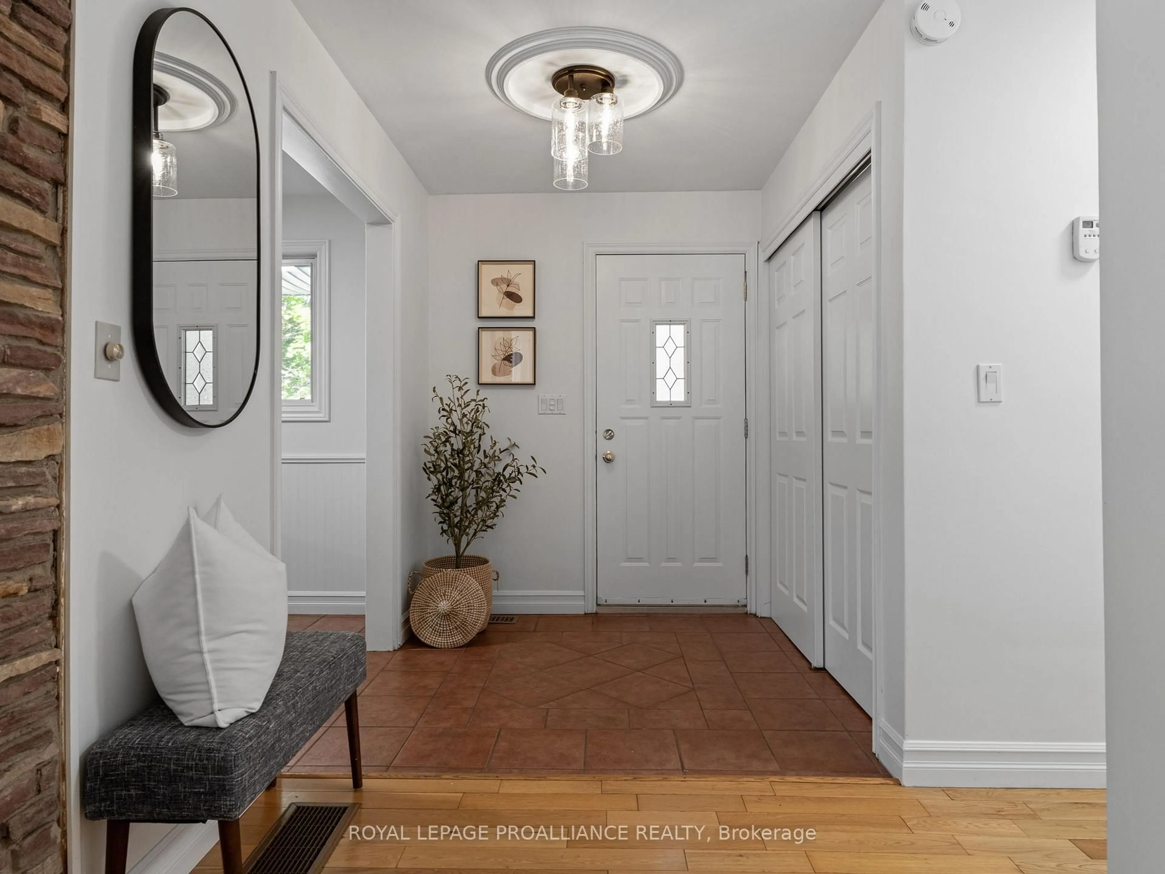 Indoor entryway for 3506 Kennedy Rd, Hamilton Township Ontario K9A 4J7