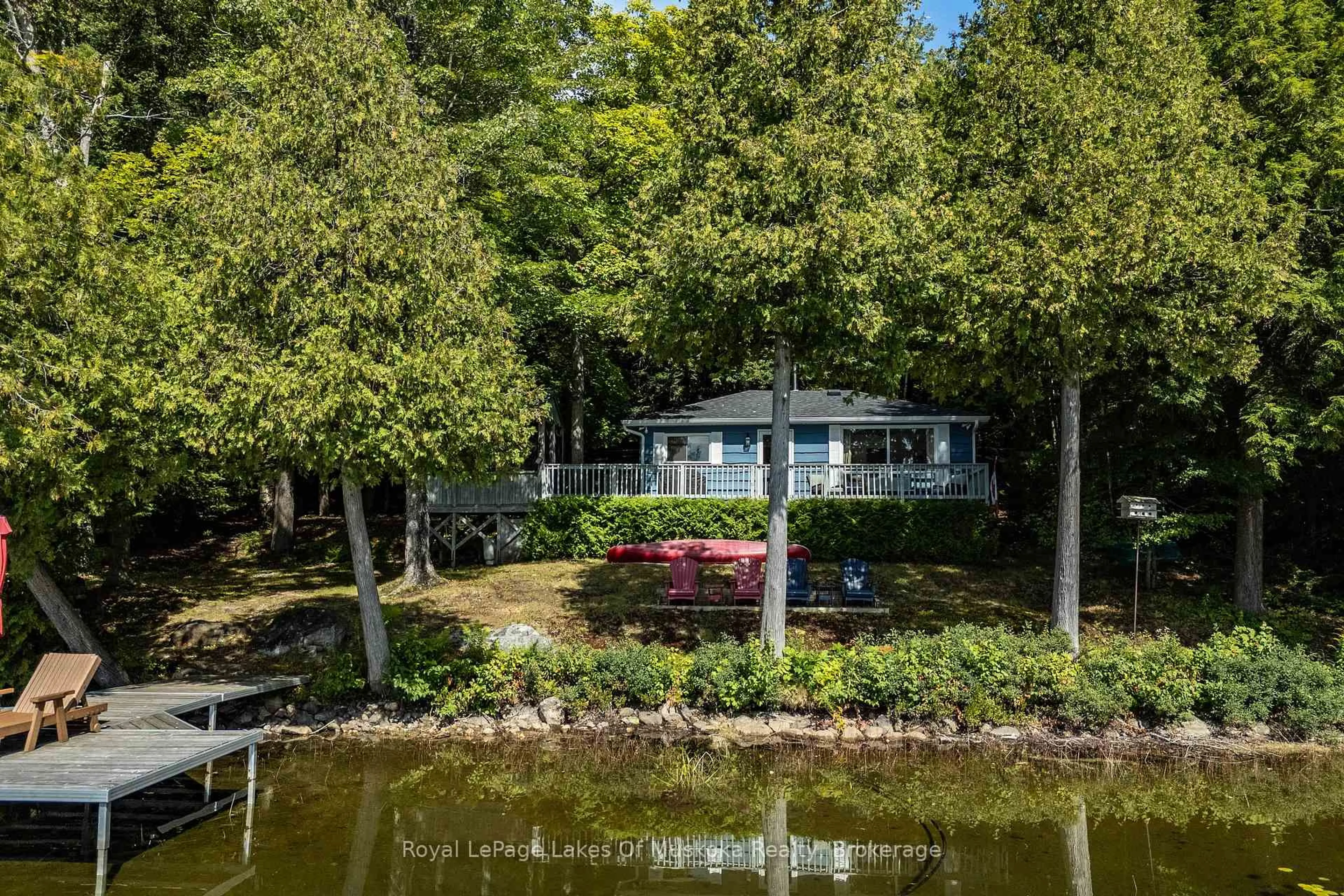 A pic from outside/outdoor area/front of a property/back of a property/a pic from drone, water/lake/river/ocean view for 1020 Grandview Dr, Lake of Bays Ontario P0B 1A0