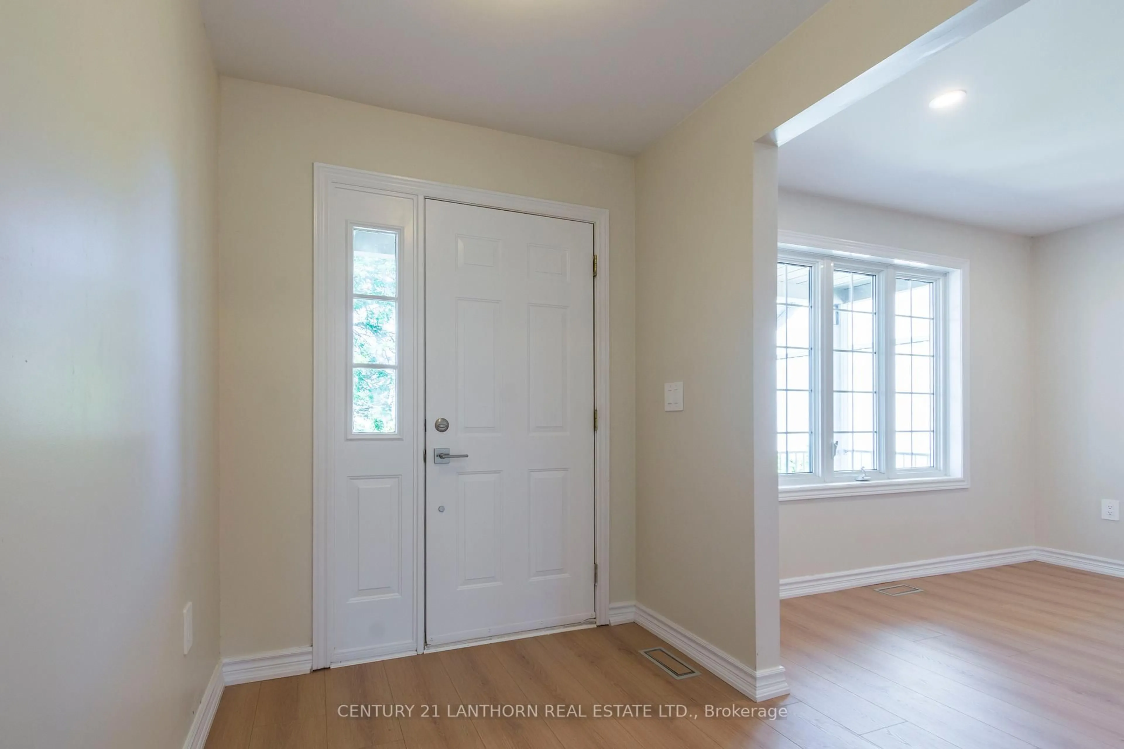 Indoor entryway for 13 Nesbitt Dr, Brighton Ontario K0K 1H0
