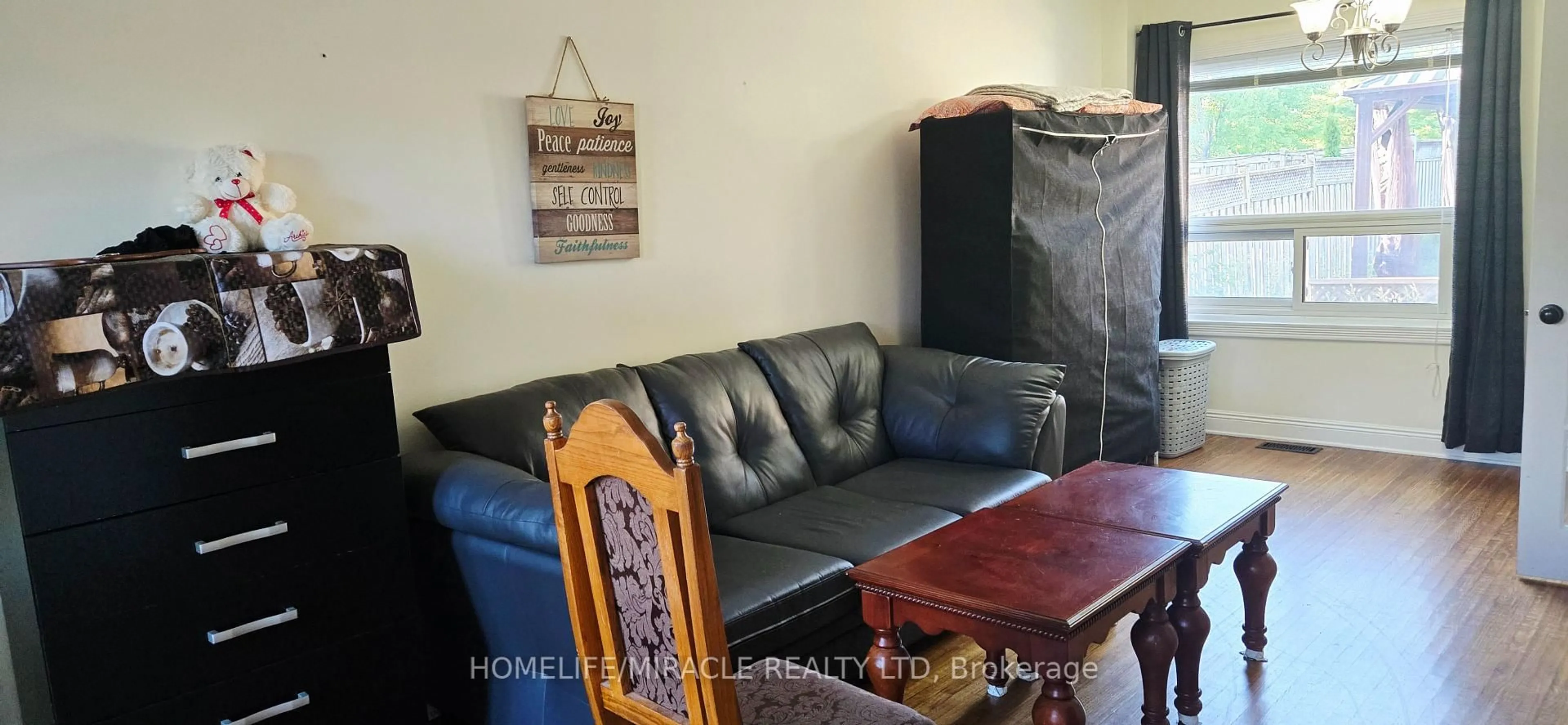 Living room with furniture, unknown for 357 Saginaw Pkwy, Cambridge Ontario N1T 1M5