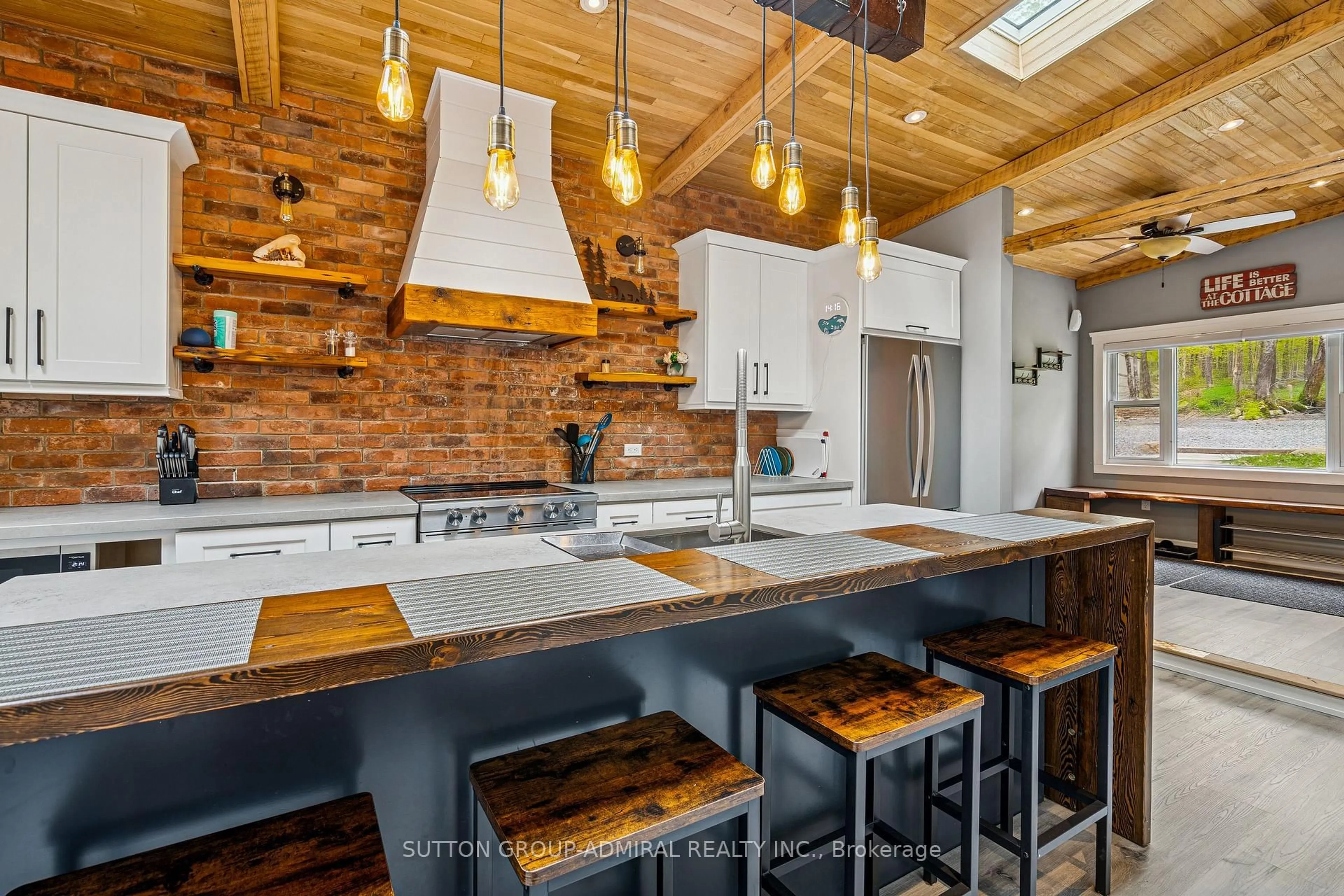 Open concept kitchen, unknown for 1023 Kirkpatrick Lane, Bracebridge Ontario P1L 1X1