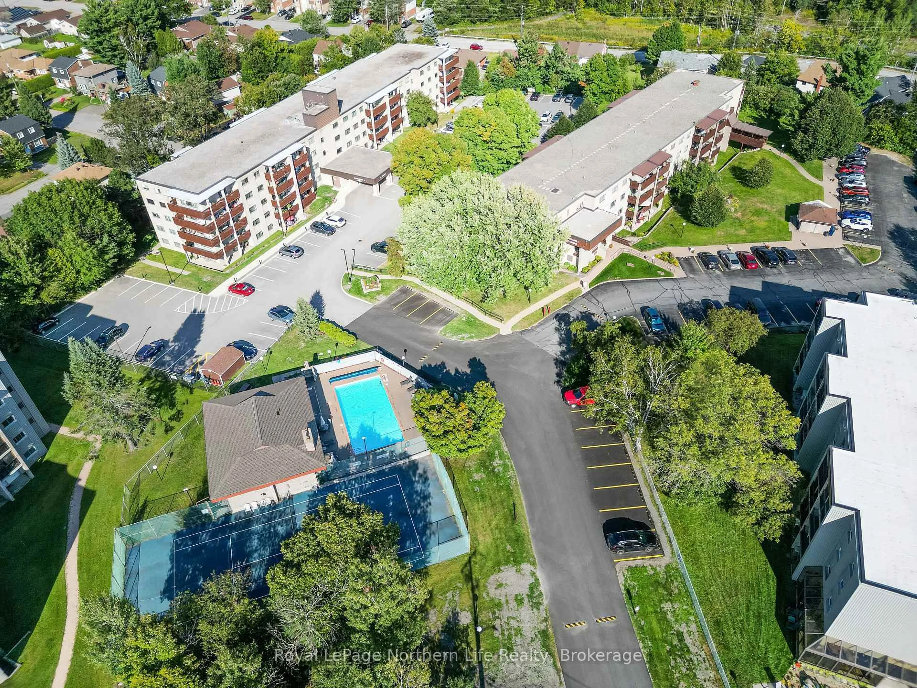 A pic from outside/outdoor area/front of a property/back of a property/a pic from drone, unknown for 149 Lindsay St #210, North Bay Ontario P1B 7Z1