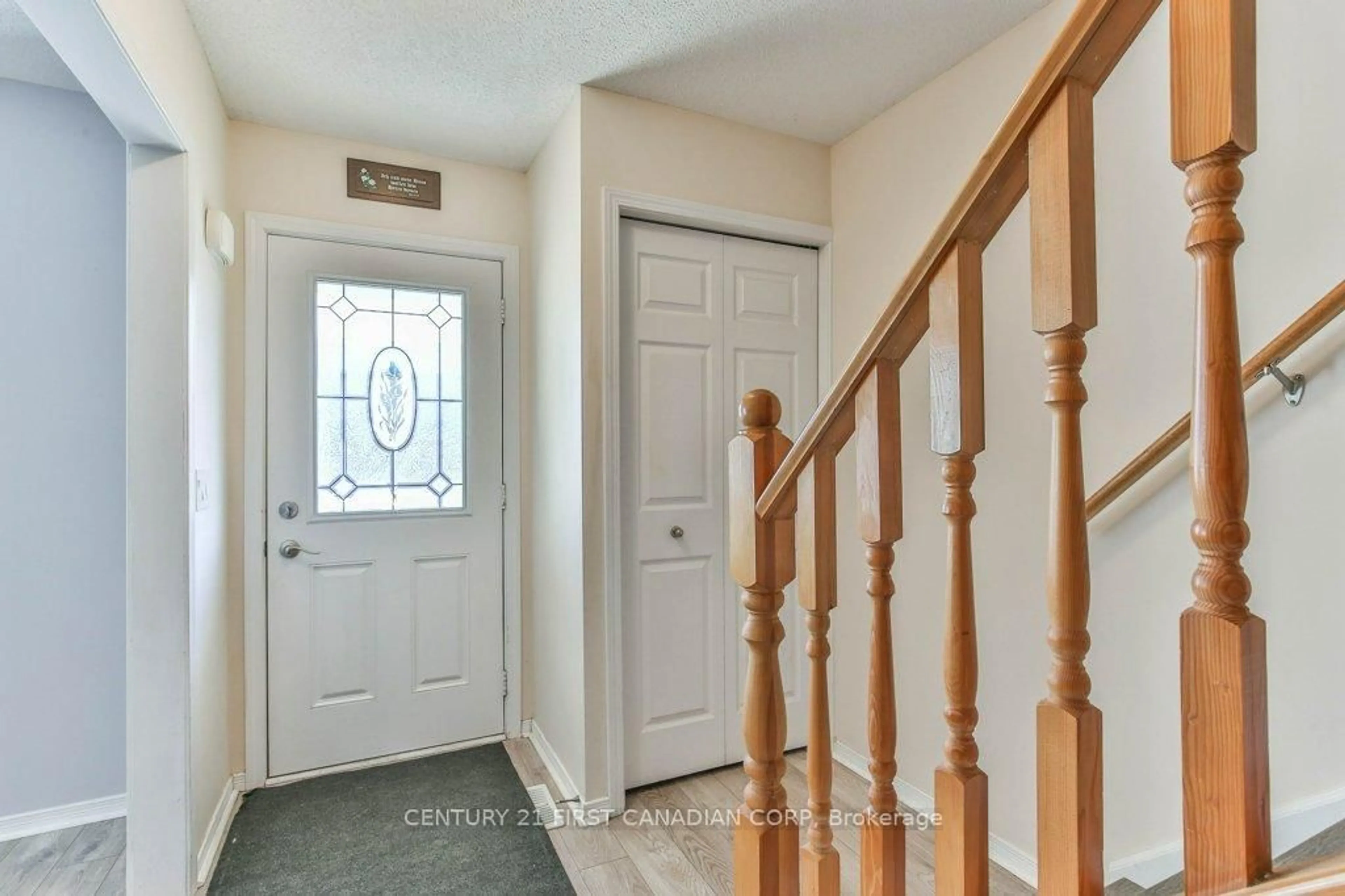 Indoor entryway for 1600 Mickleborough Dr #39, London North Ontario N6G 5R9