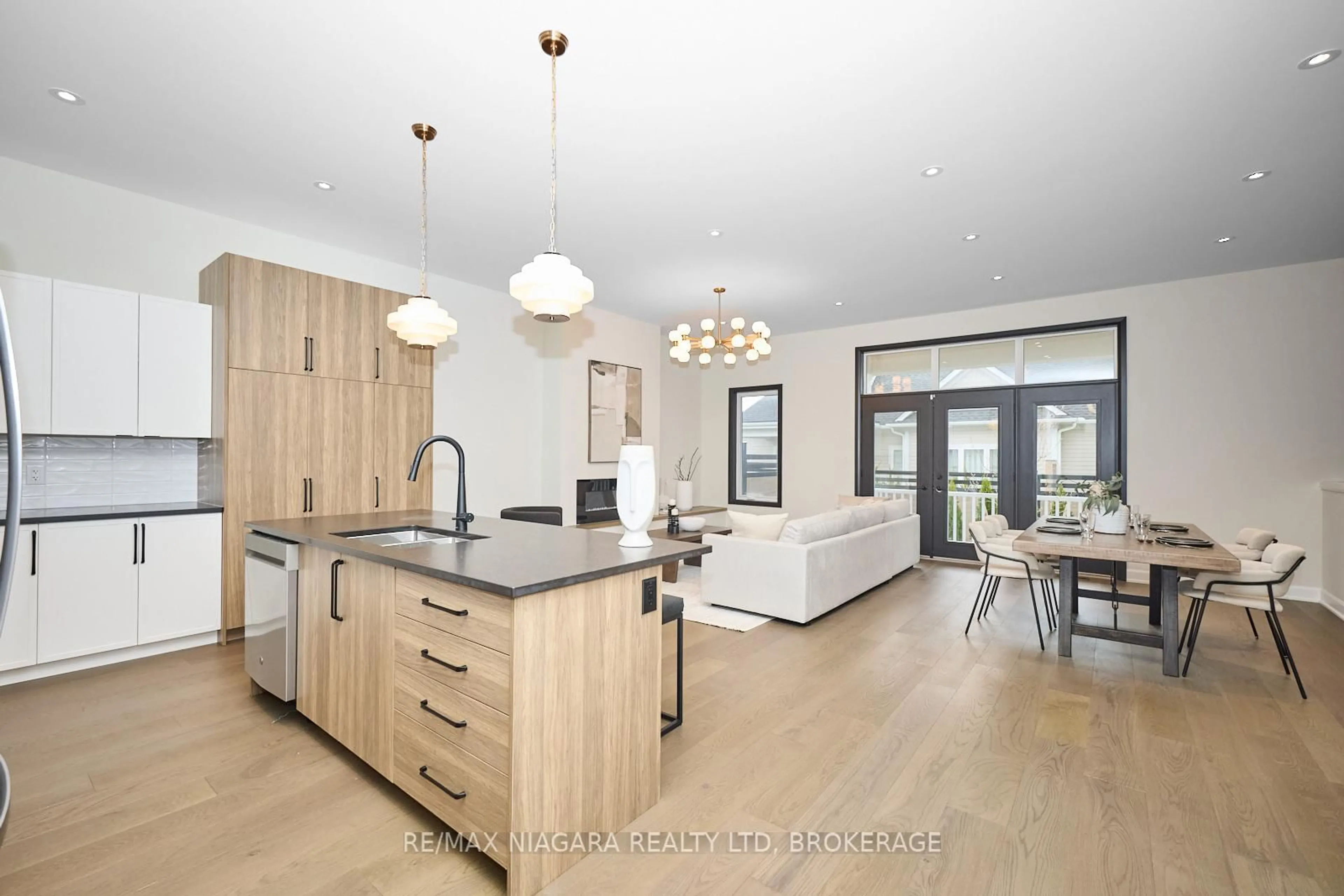 Open concept kitchen, wood/laminate floor for 11 Butternut Cres, Fort Erie Ontario L0S 1N0