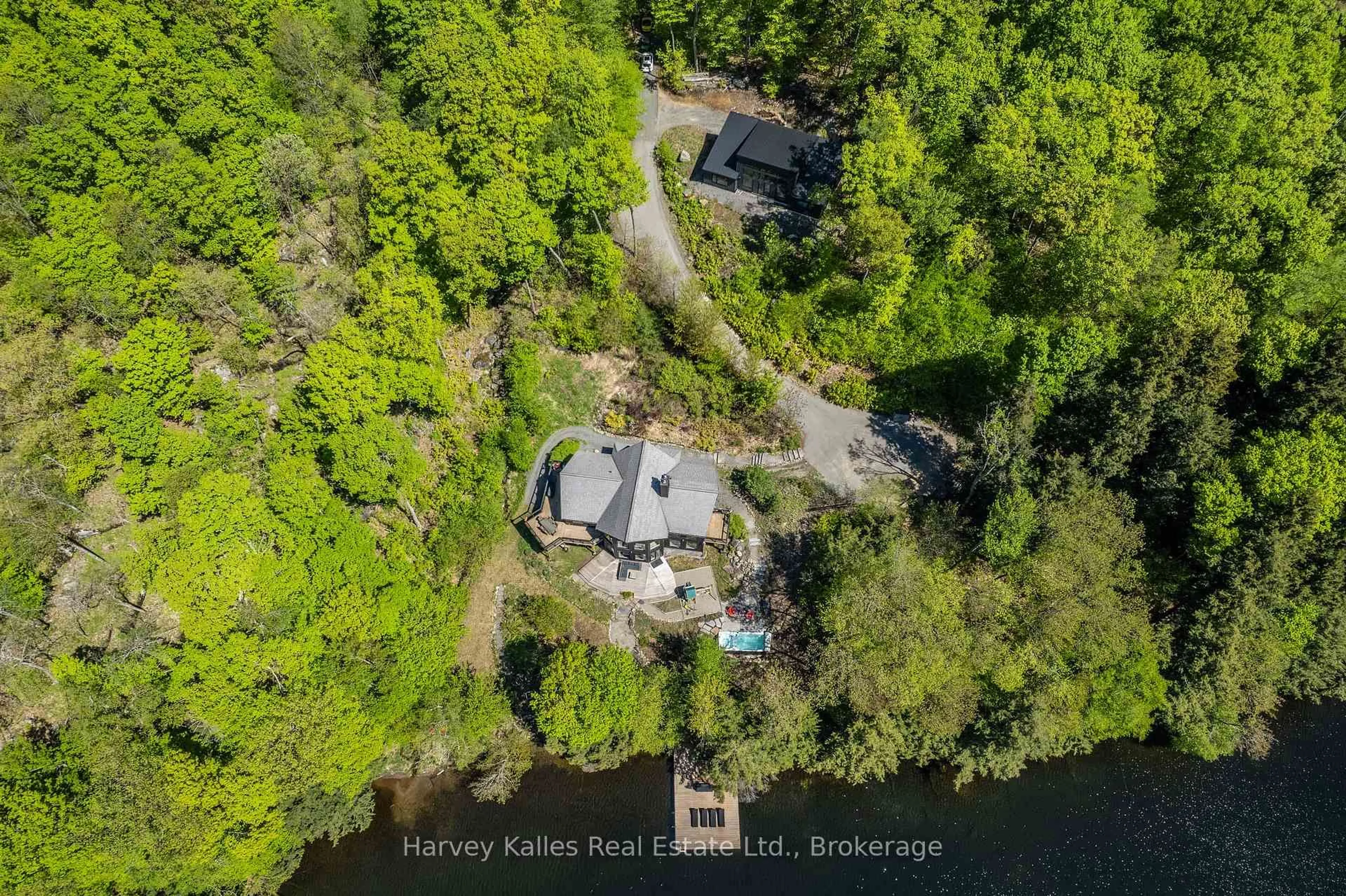 A pic from outside/outdoor area/front of a property/back of a property/a pic from drone, water/lake/river/ocean view for 1118 North Dr ##4, Muskoka Lakes Ontario P0B 1G0