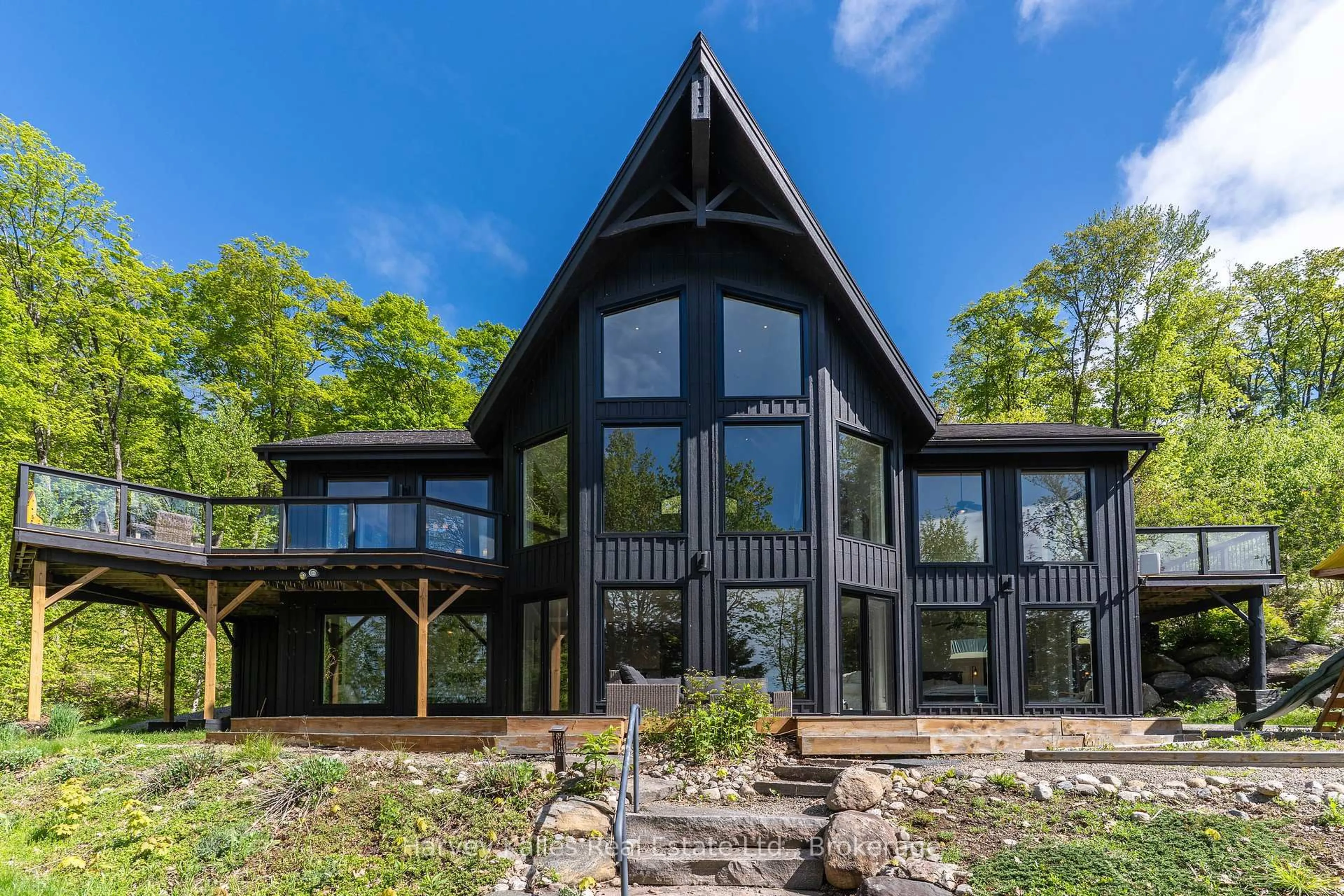 Home with vinyl exterior material, mountain view for 1118 North Dr ##4, Muskoka Lakes Ontario P0B 1G0