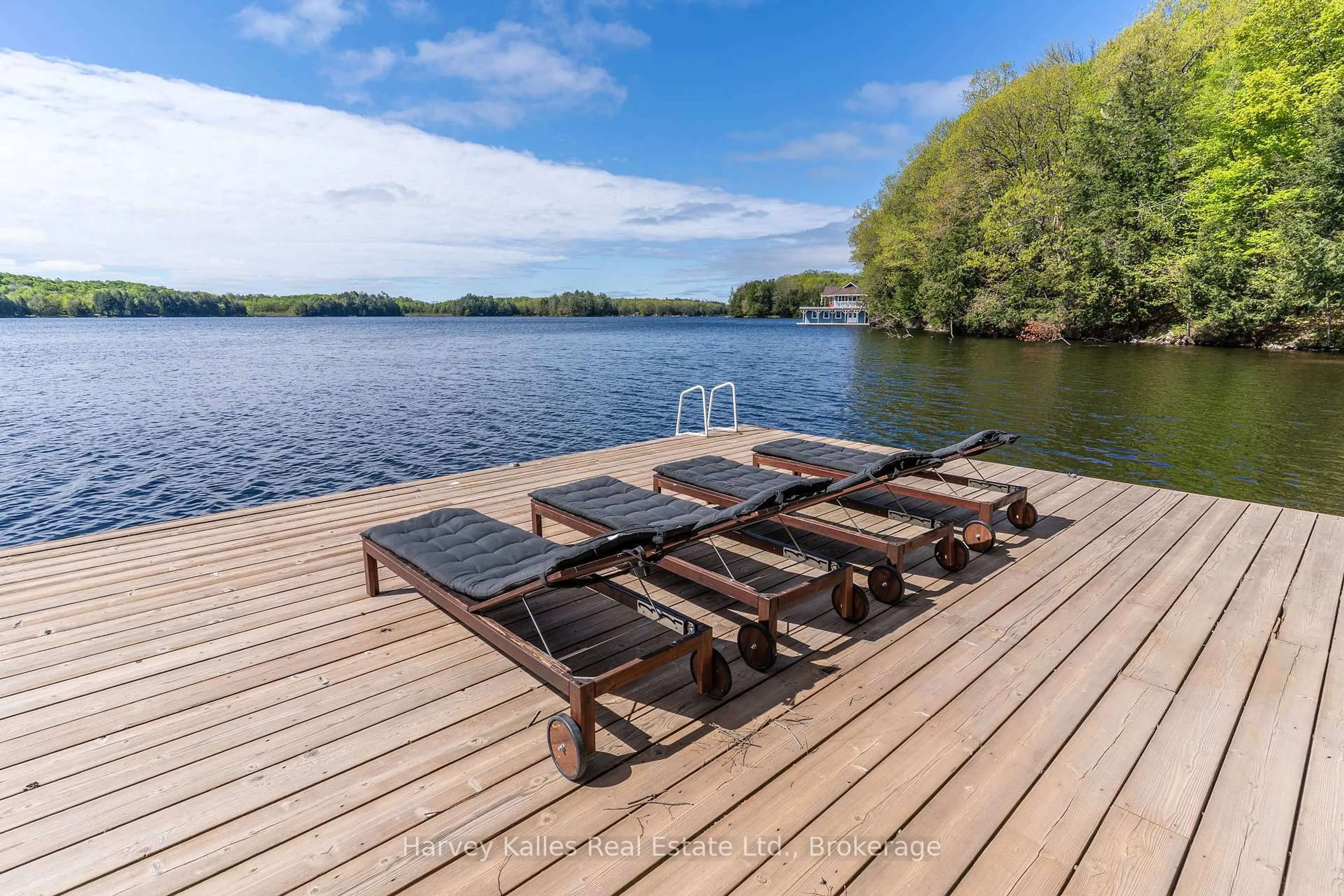 Patio, water/lake/river/ocean view for 1118 North Dr ##4, Muskoka Lakes Ontario P0B 1G0