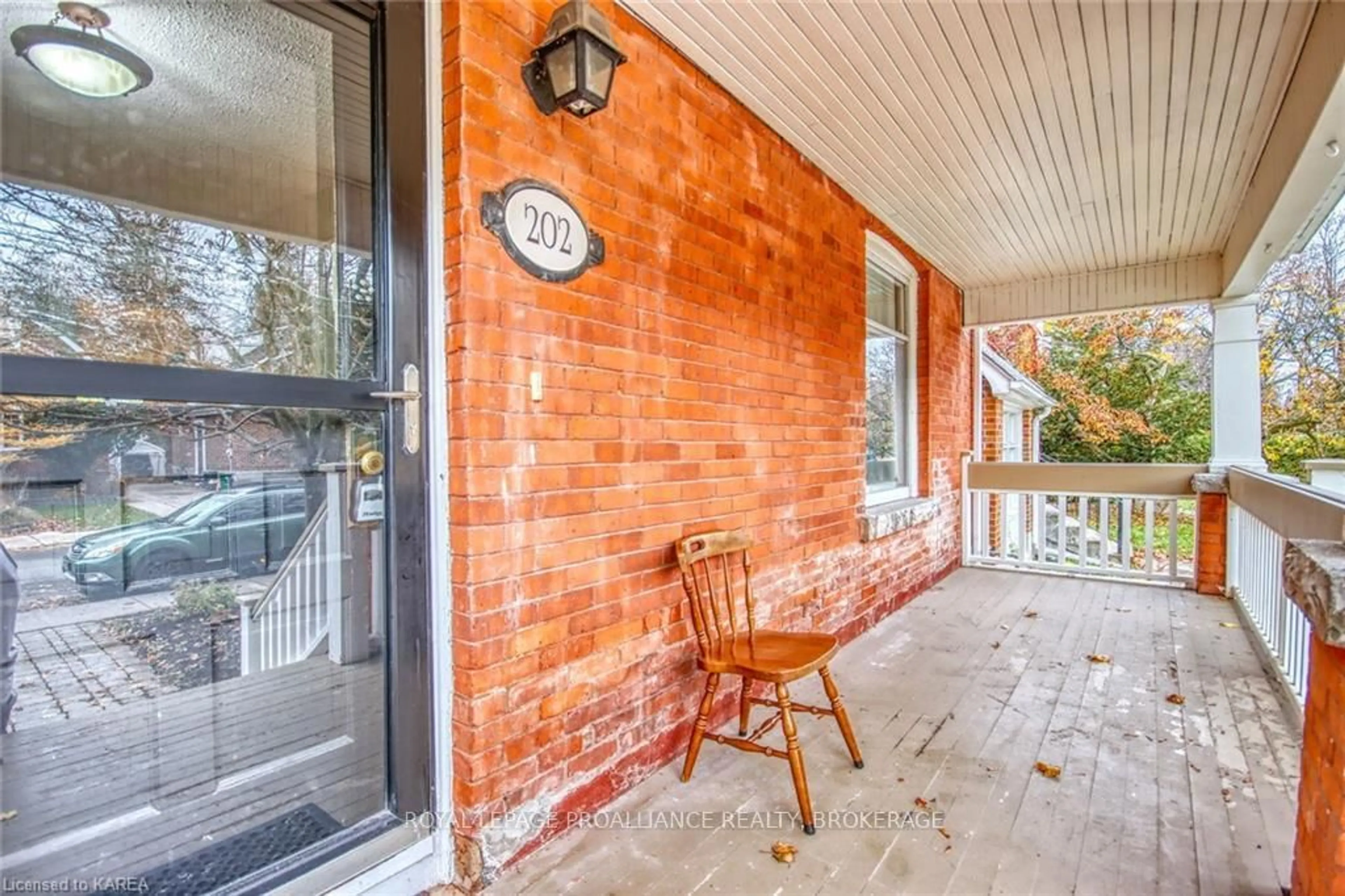 Patio, street for 202 Victoria St, Kingston Ontario K7L 3Y8