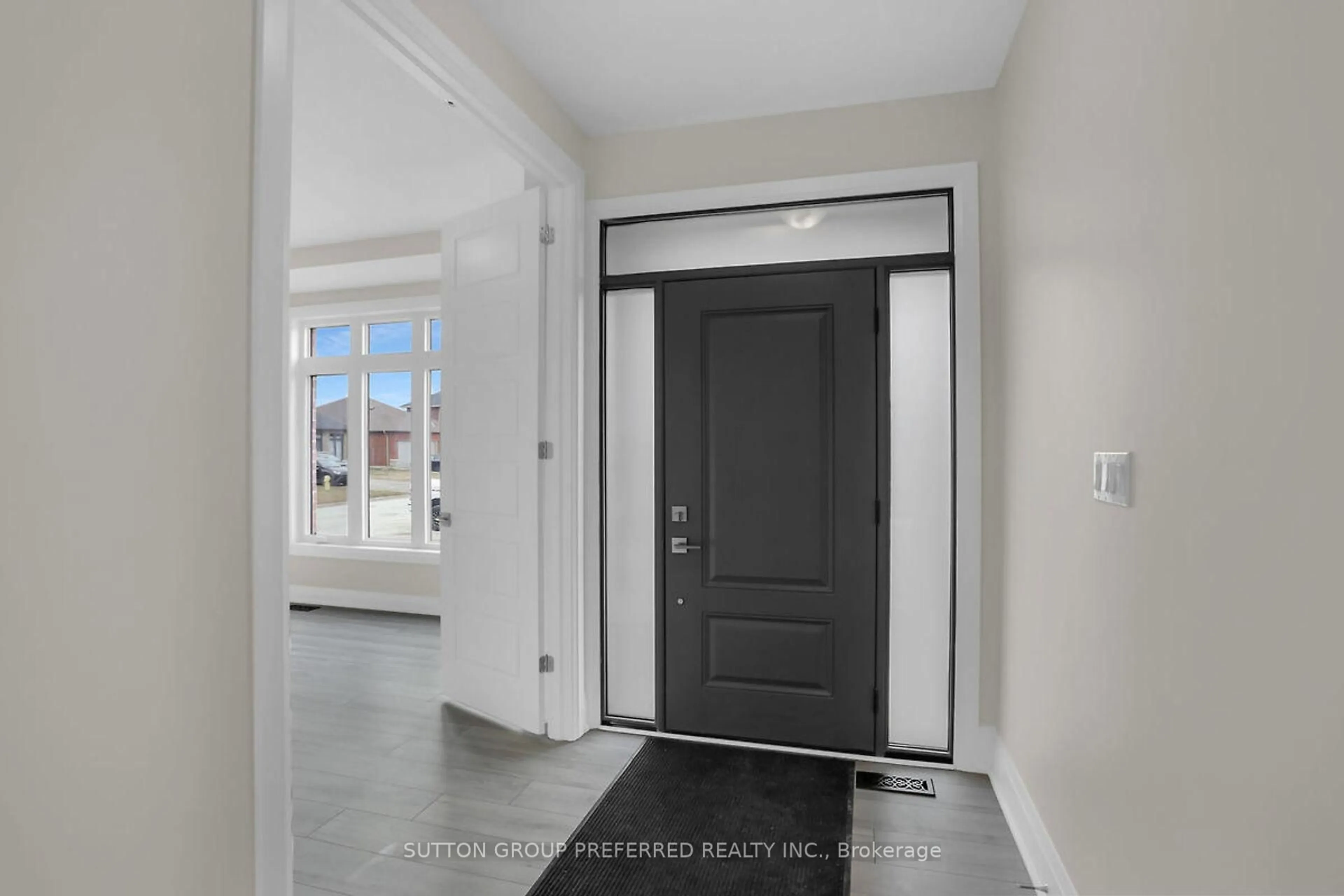 Indoor entryway for 2 Bouw Pl, Dutton/Dunwich Ontario N0K 1J0