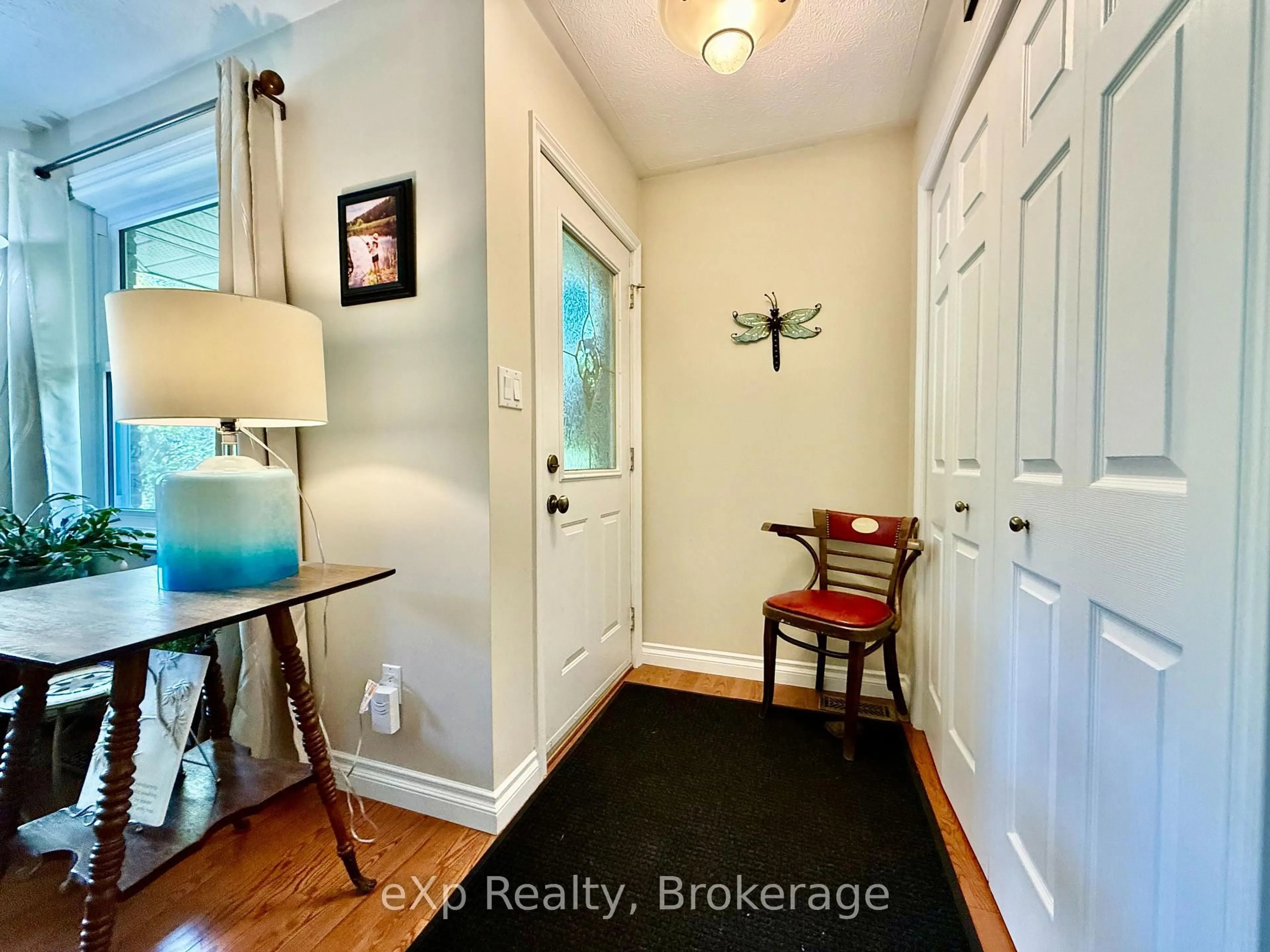 Indoor entryway for 308 Mary St, Brockton Ontario N0G 2V0