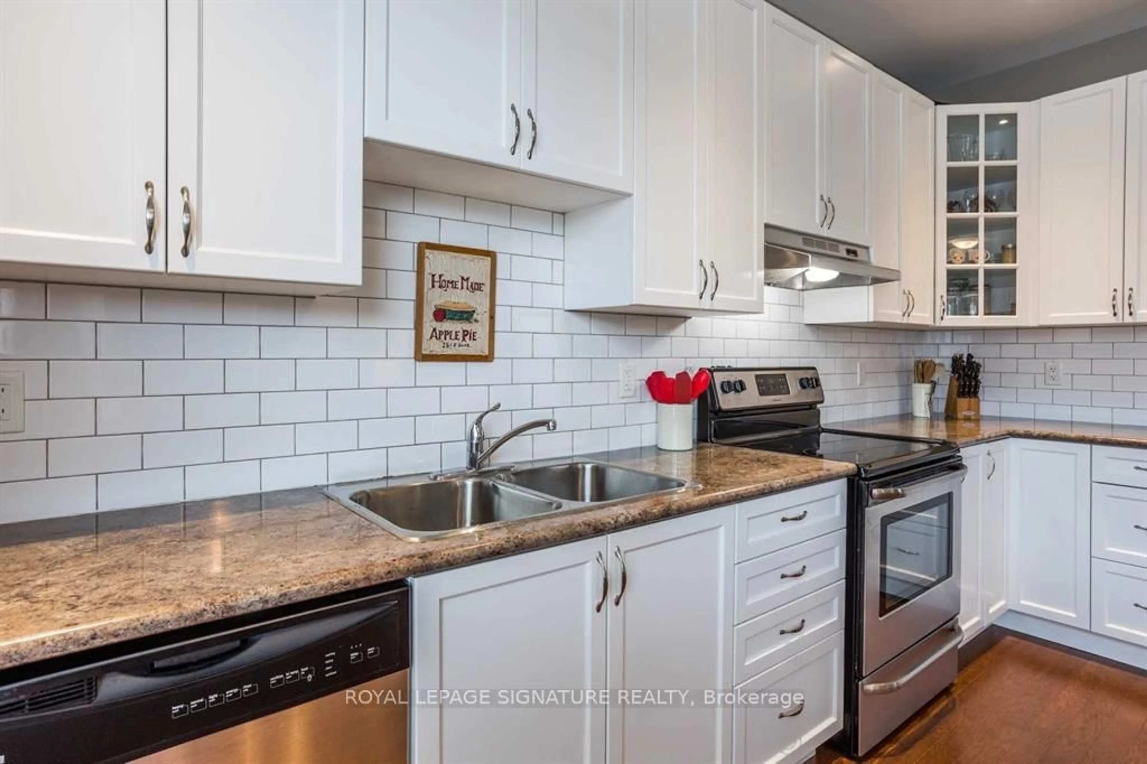 Standard kitchen, ceramic/tile floor for 968 Avery Ave, Peterborough Ontario K9J 0G9