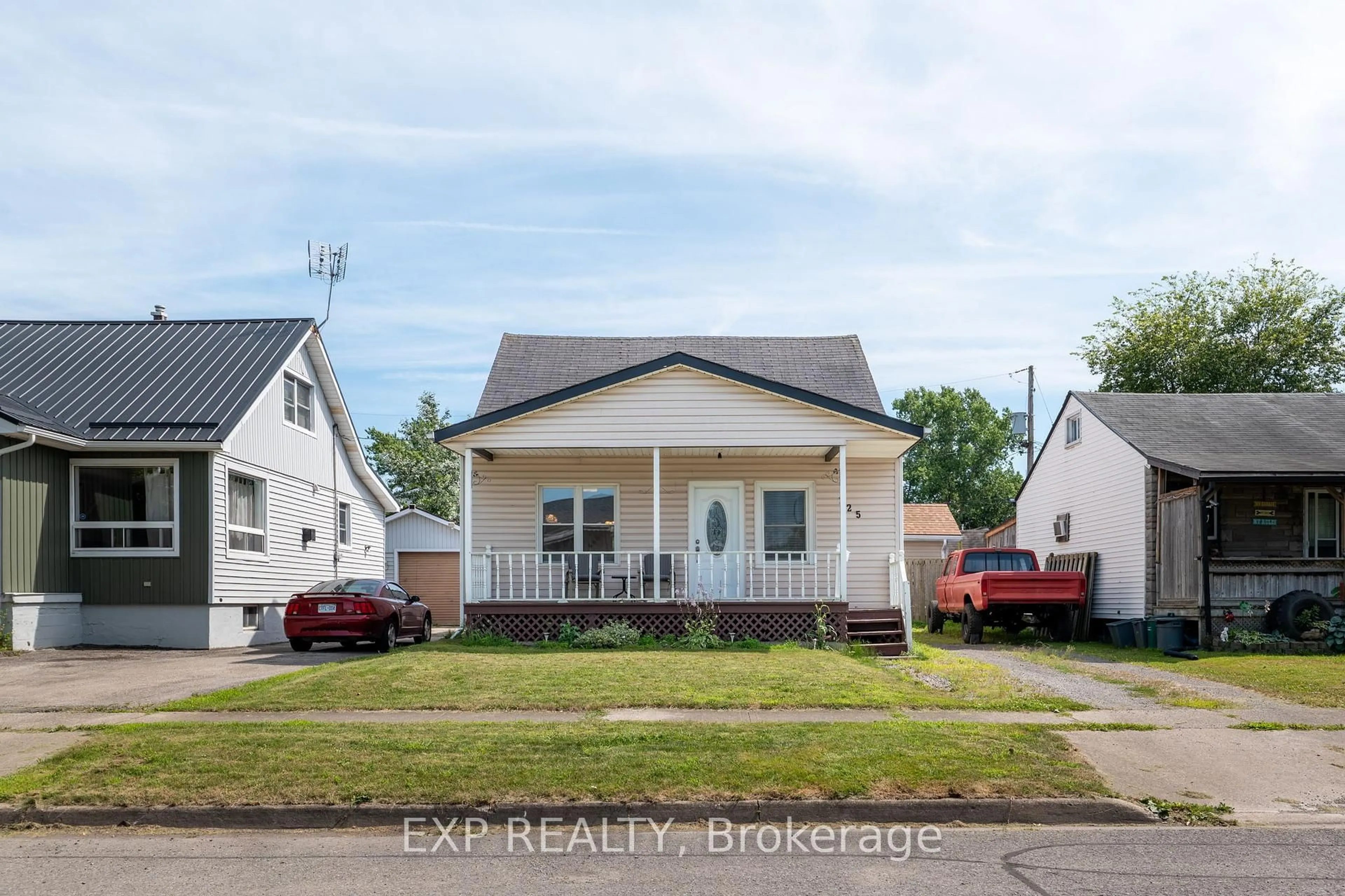 A pic from outside/outdoor area/front of a property/back of a property/a pic from drone, street for 325 Simpson Ave, Welland Ontario L3B 4Y7