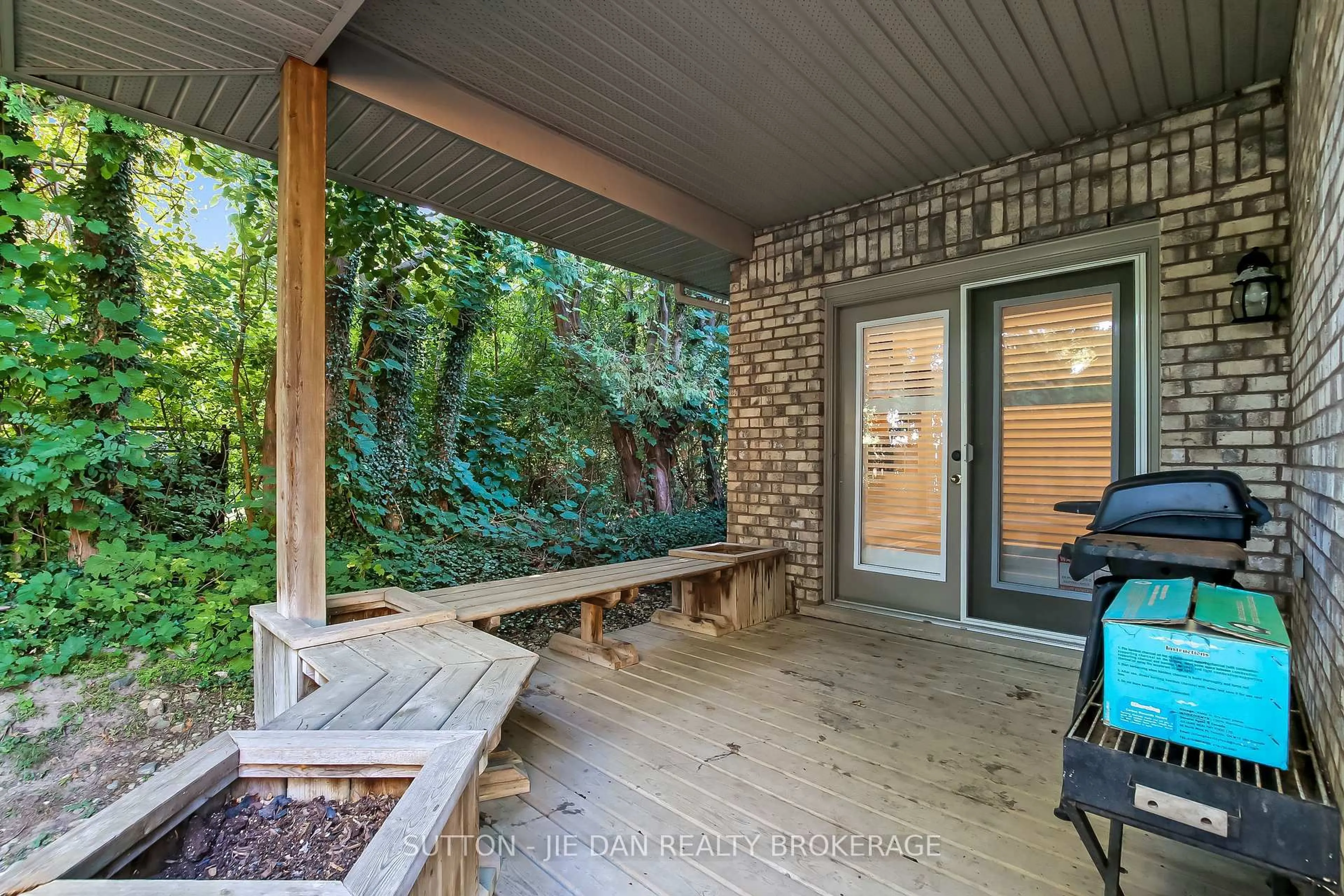 Patio, street for 1574 RICHMOND St #23, London North Ontario N6G 5H7