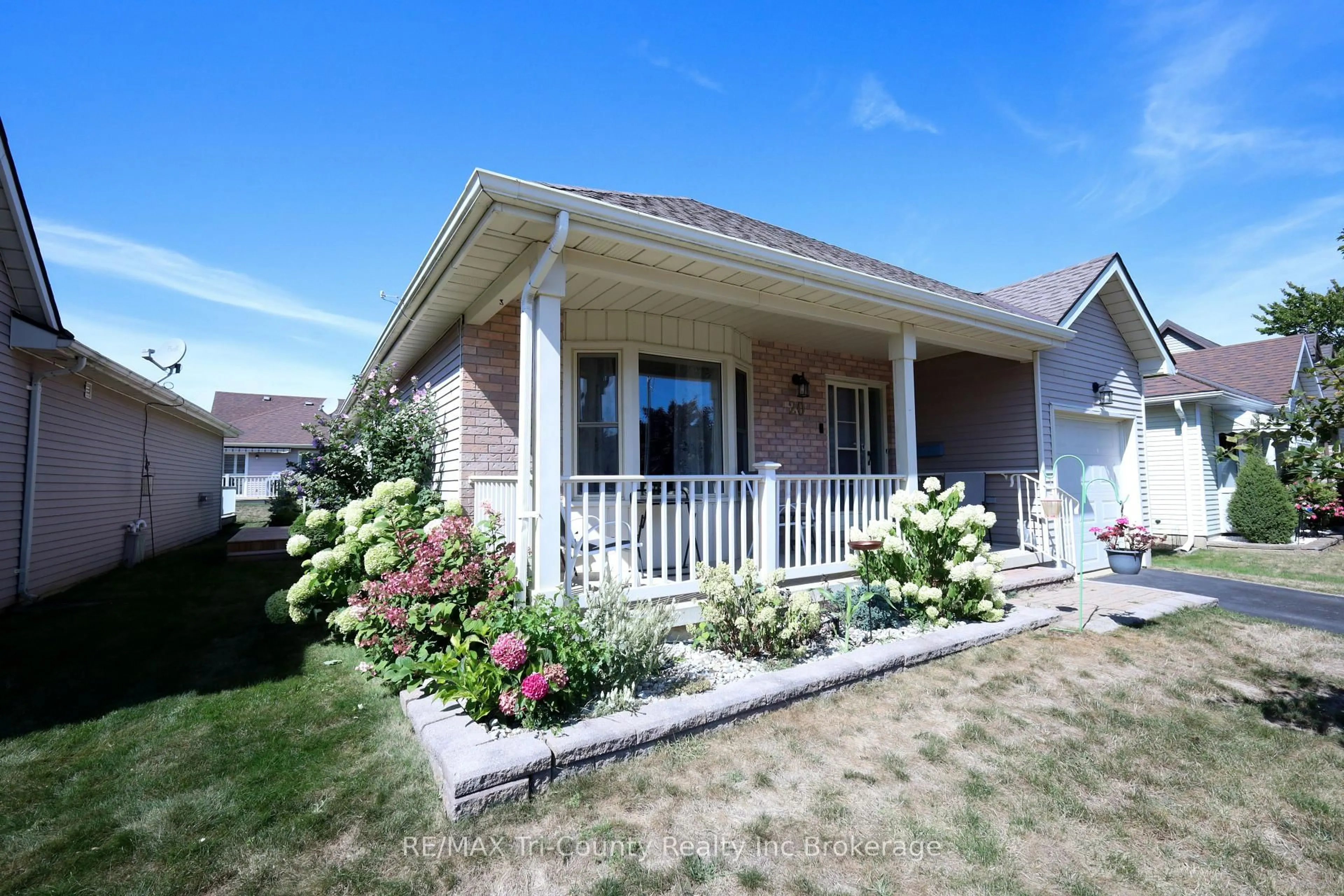 Home with vinyl exterior material, unknown for 20 Edwin Cres, Tillsonburg Ontario N4G 5H3