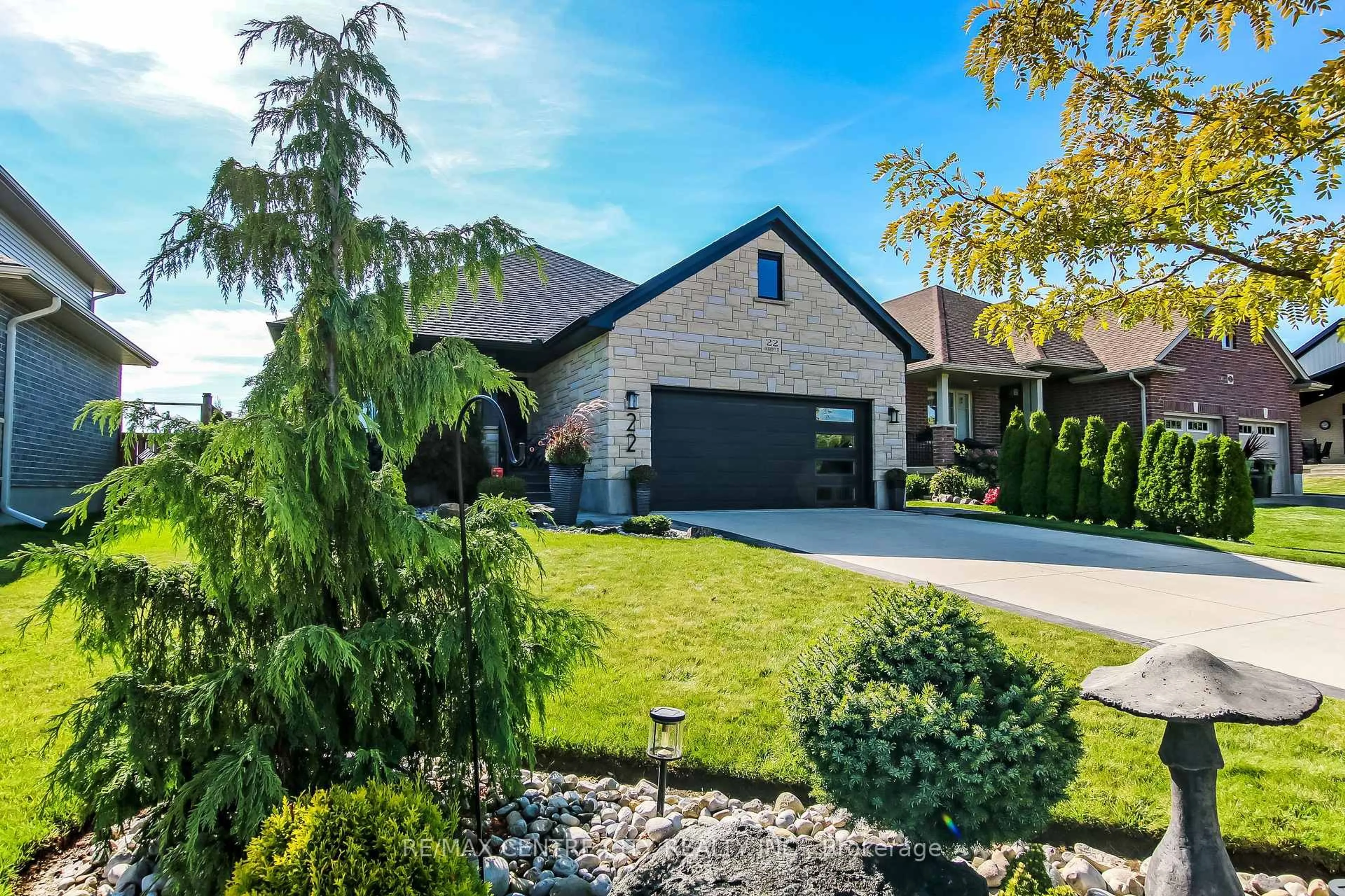 Home with brick exterior material, street for 22 Oakmont St, St. Thomas Ontario N5R 0G3