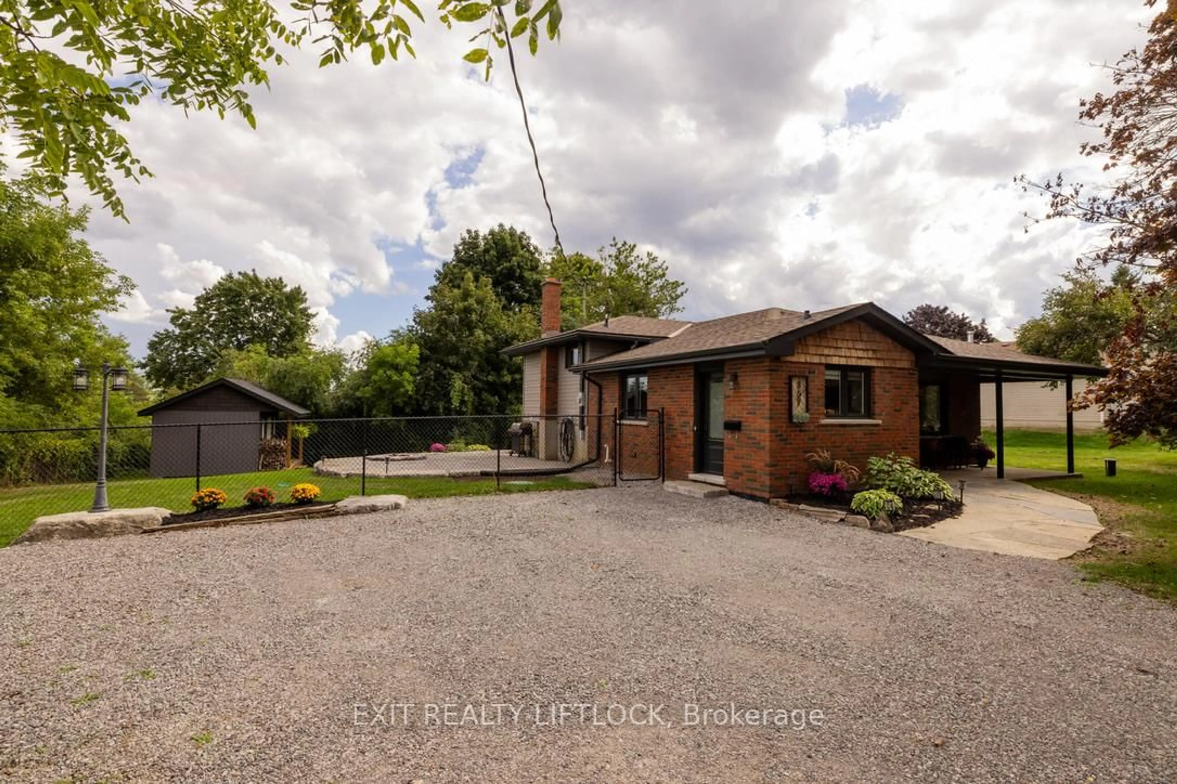 A pic from outside/outdoor area/front of a property/back of a property/a pic from drone, street for 357 Simons Ave, Peterborough Ontario K9K 1E8