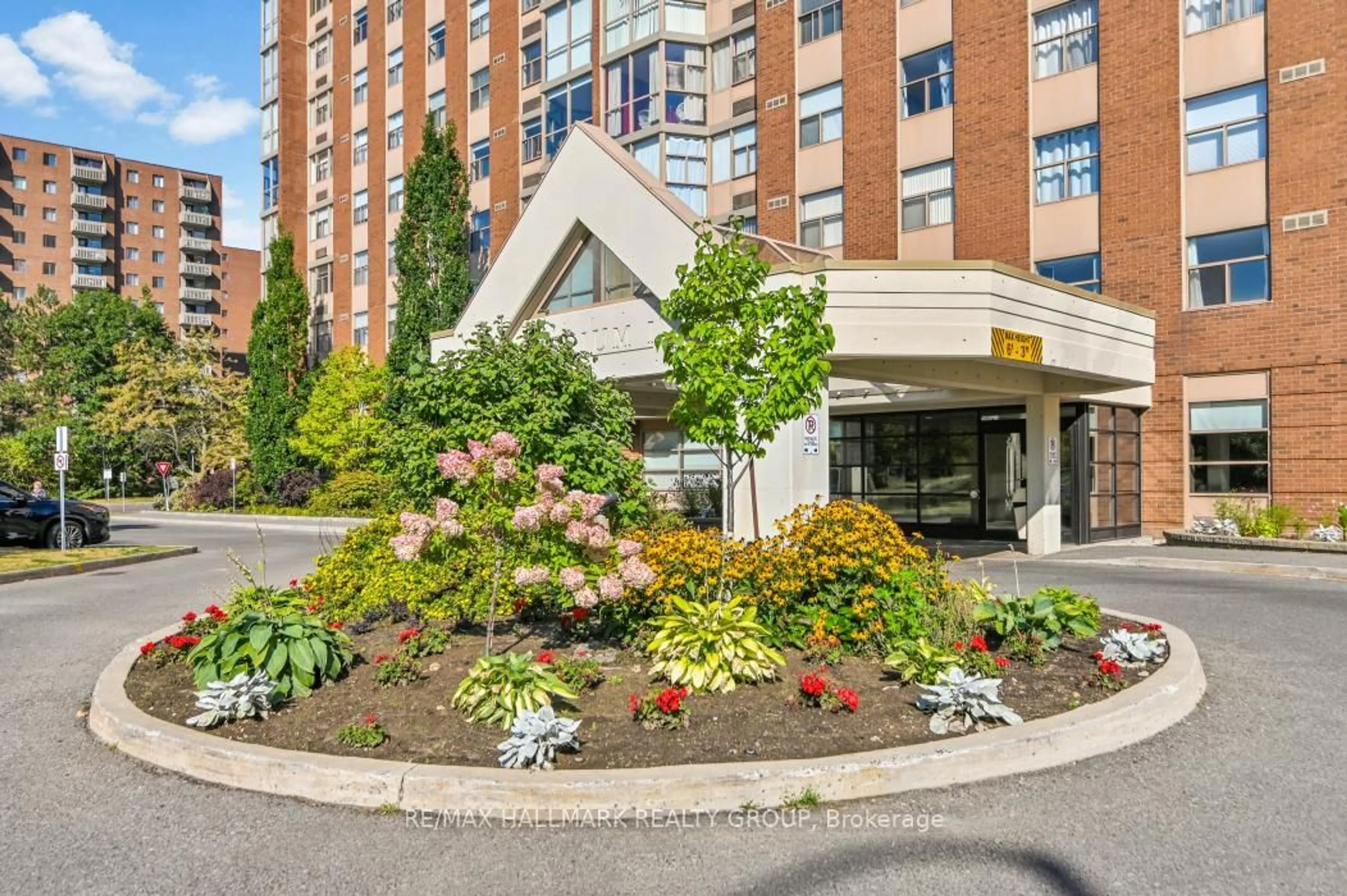 Unknown for 2760 Carousel Cres #708, Ottawa Ontario K1T 2N4