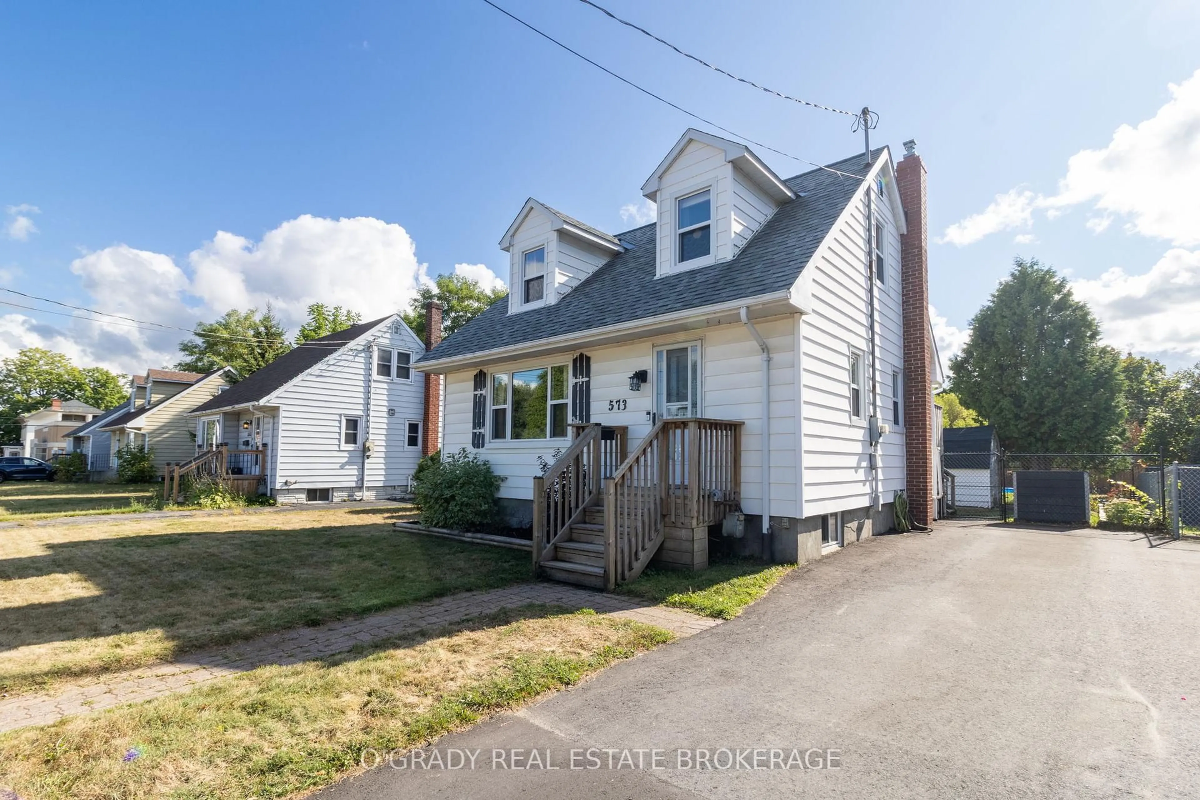 Home with vinyl exterior material, street for 573 Edward St, Prescott Ontario K0E 1T0