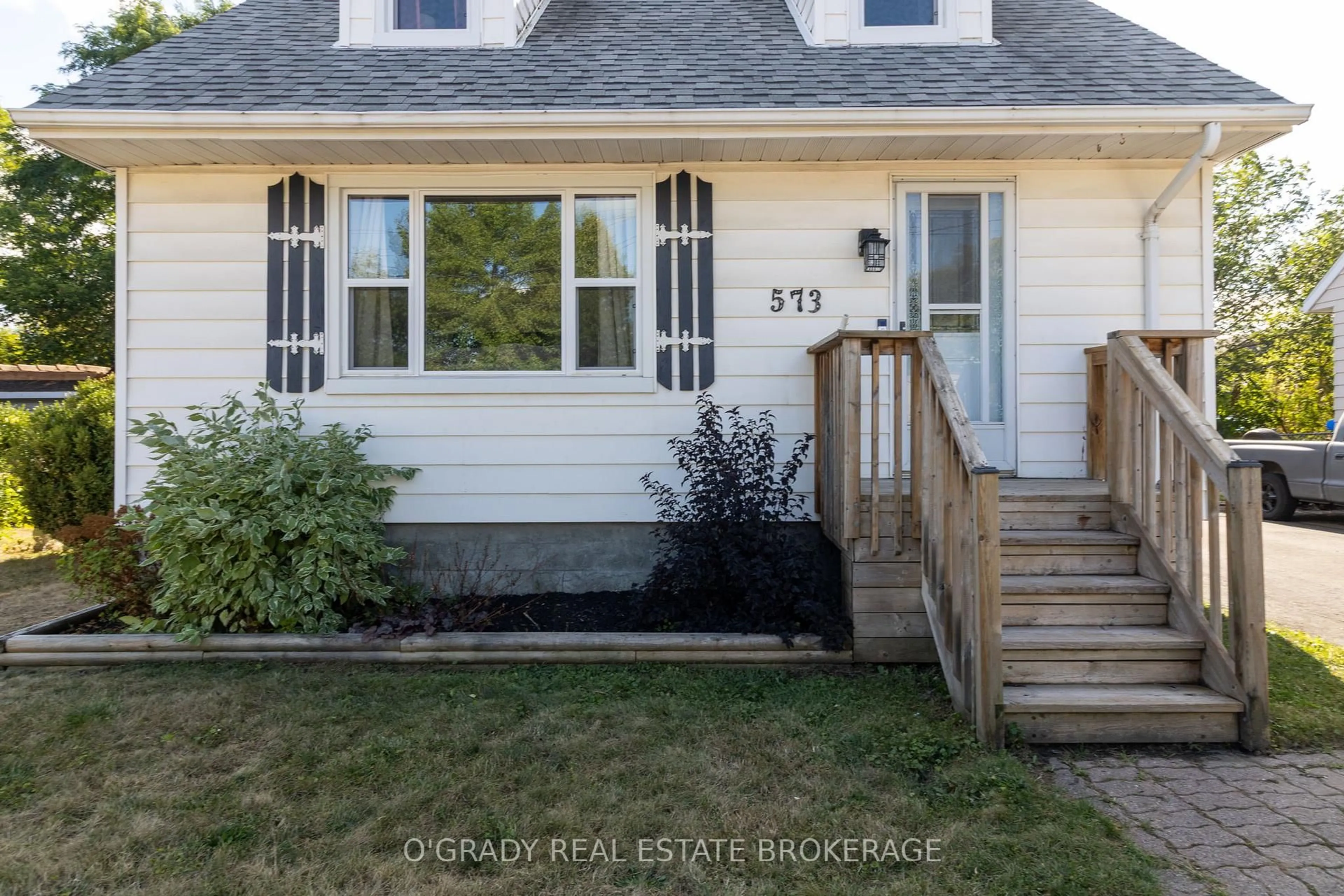 Home with vinyl exterior material, street for 573 Edward St, Prescott Ontario K0E 1T0