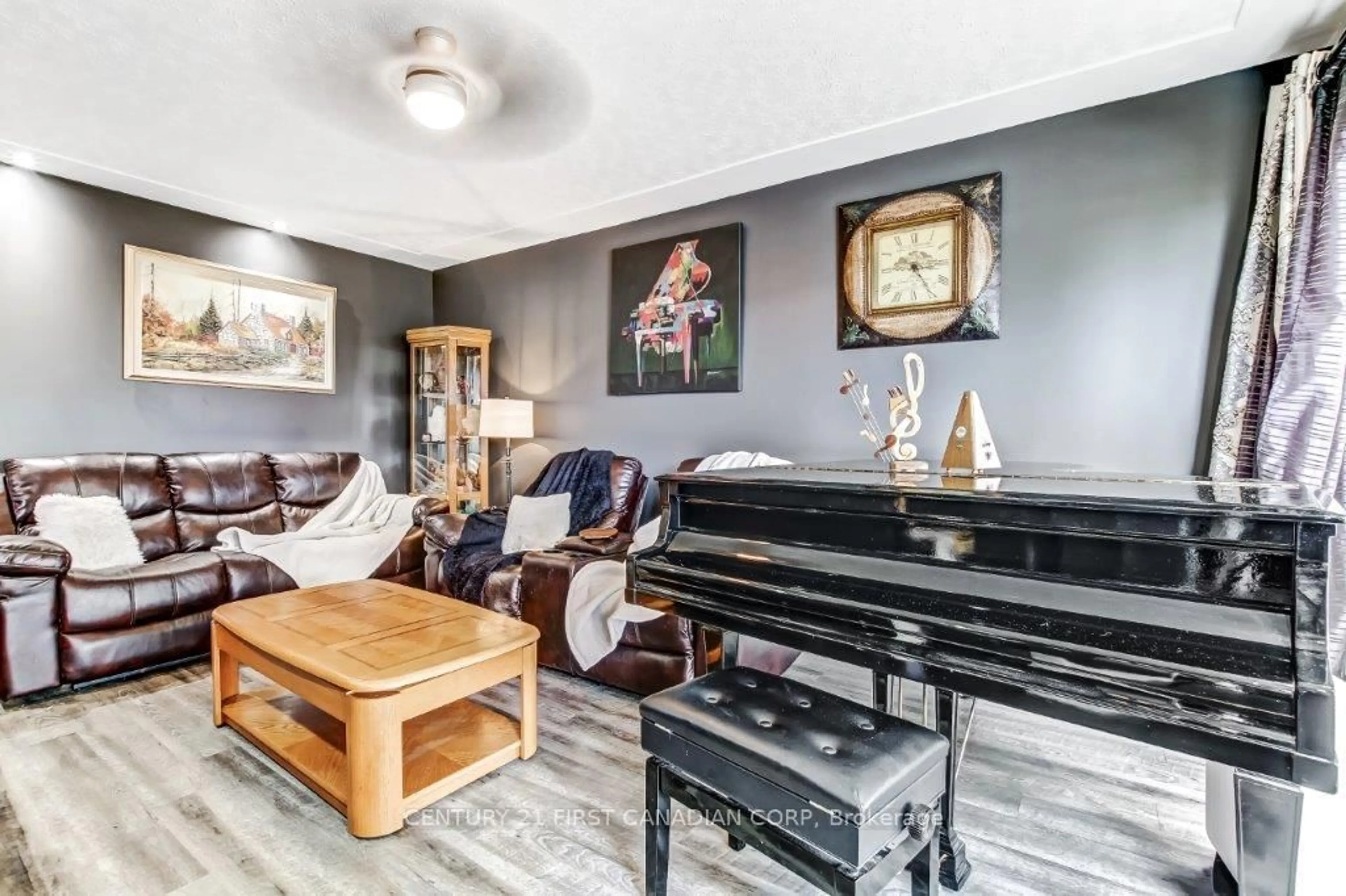 Living room with furniture, unknown for 1252 Michael St, London East Ontario N5V 2H5