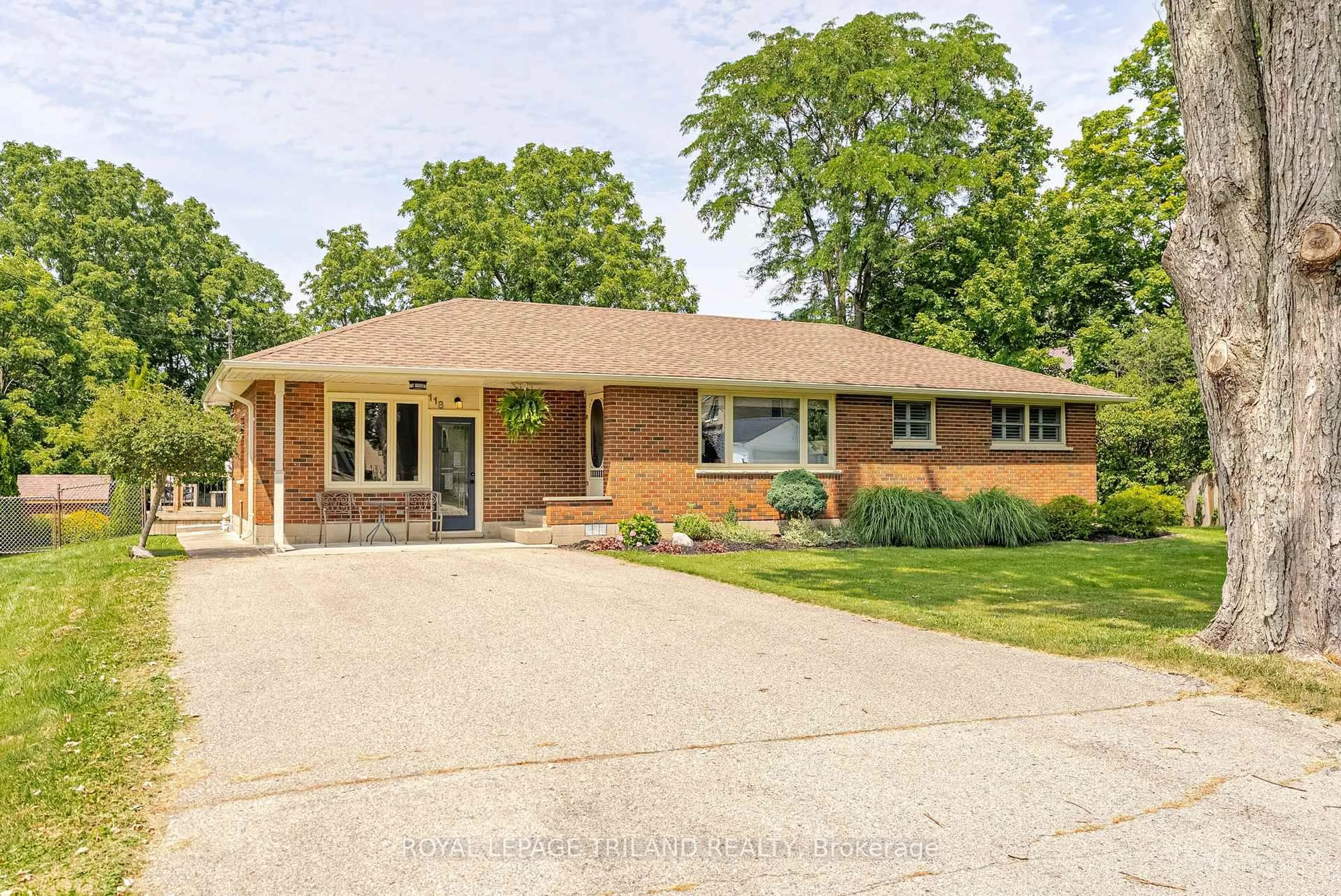 Home with brick exterior material, street for 118 Seventh Ave, Central Elgin Ontario N0L 1B0