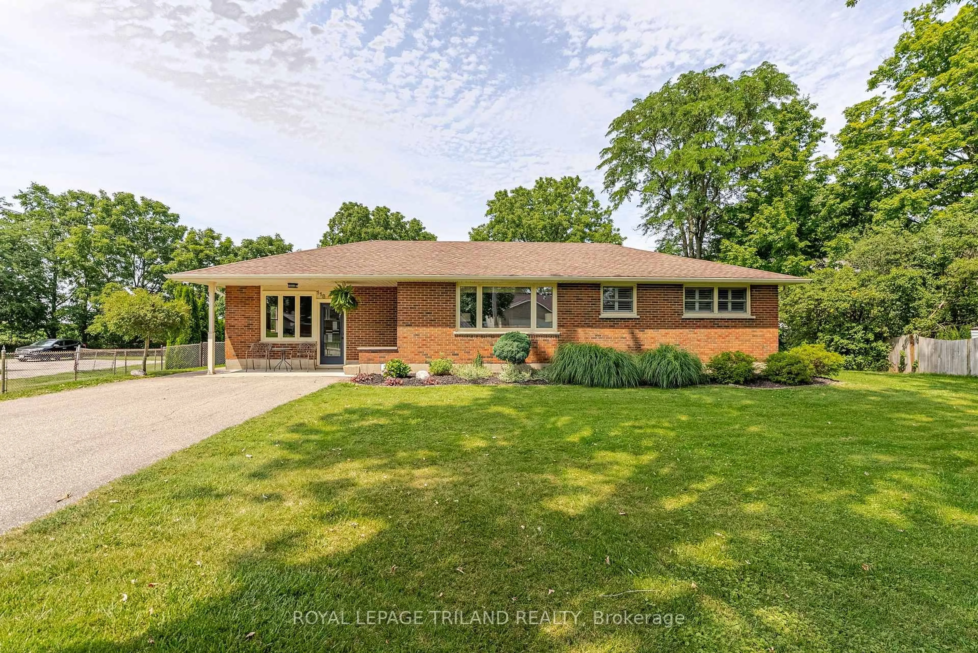 Home with brick exterior material, street for 118 Seventh Ave, Central Elgin Ontario N0L 1B0