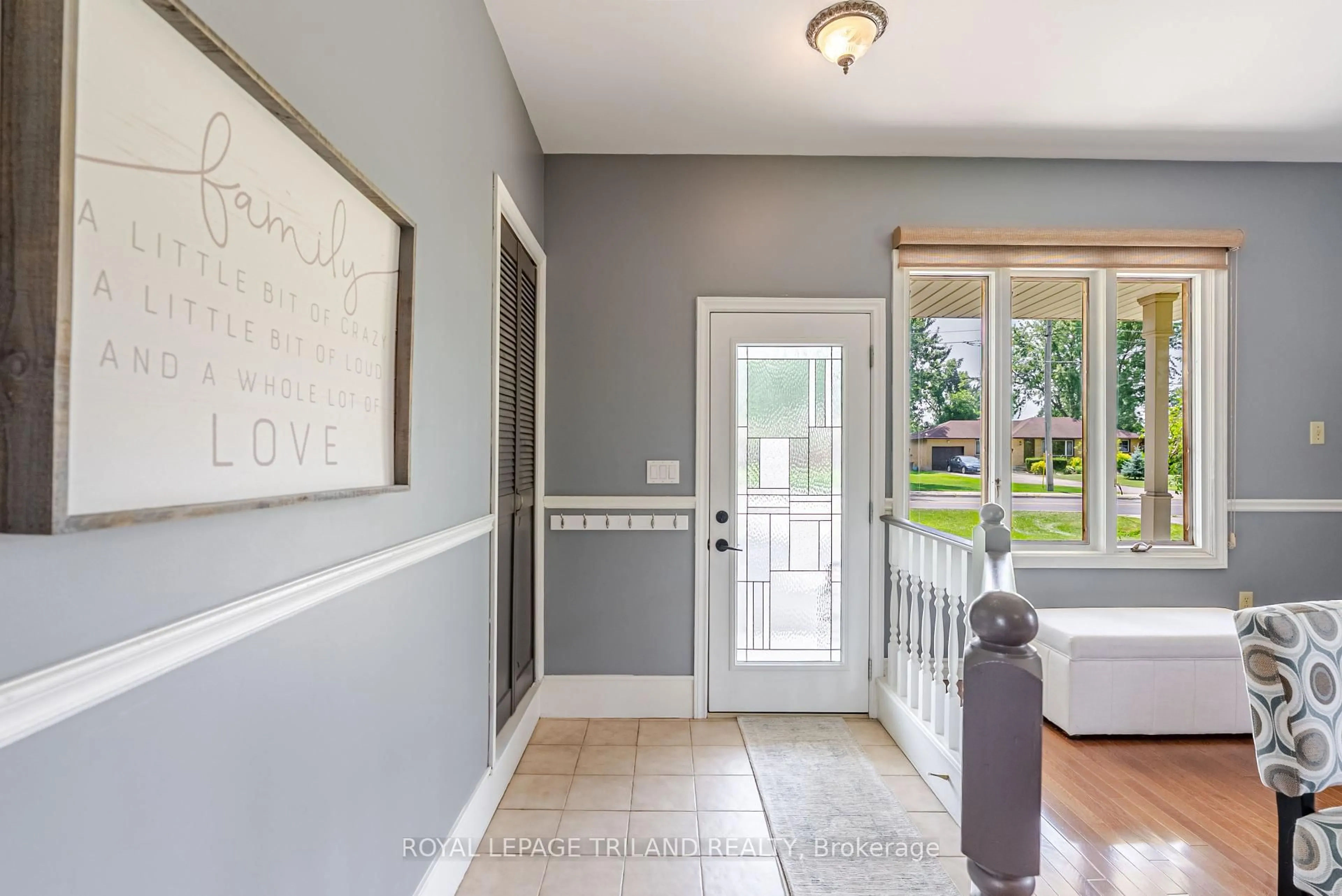 Indoor entryway for 118 Seventh Ave, Central Elgin Ontario N0L 1B0