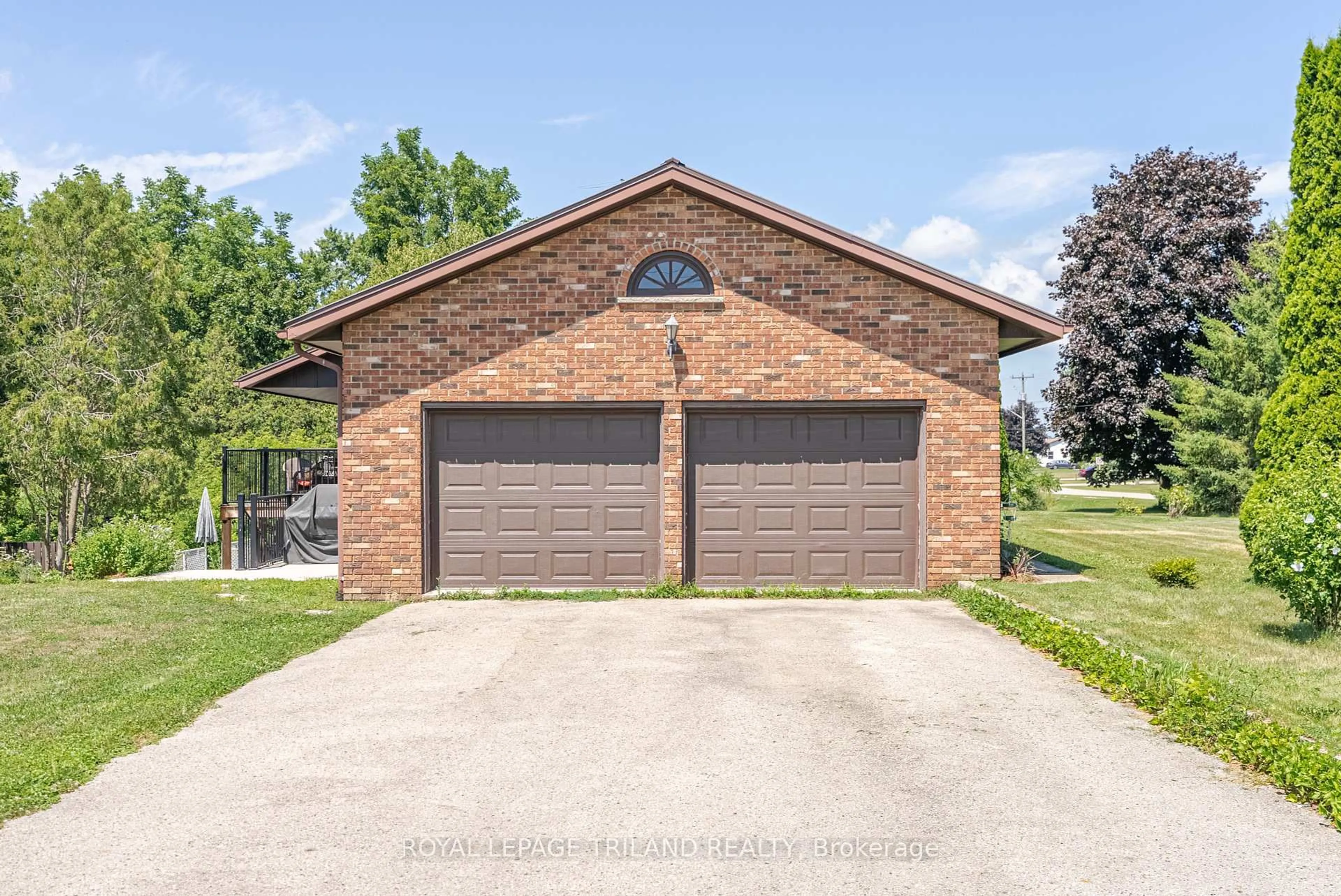 Indoor garage for 12053 Whittaker Rd, Malahide Ontario N0L 2J0