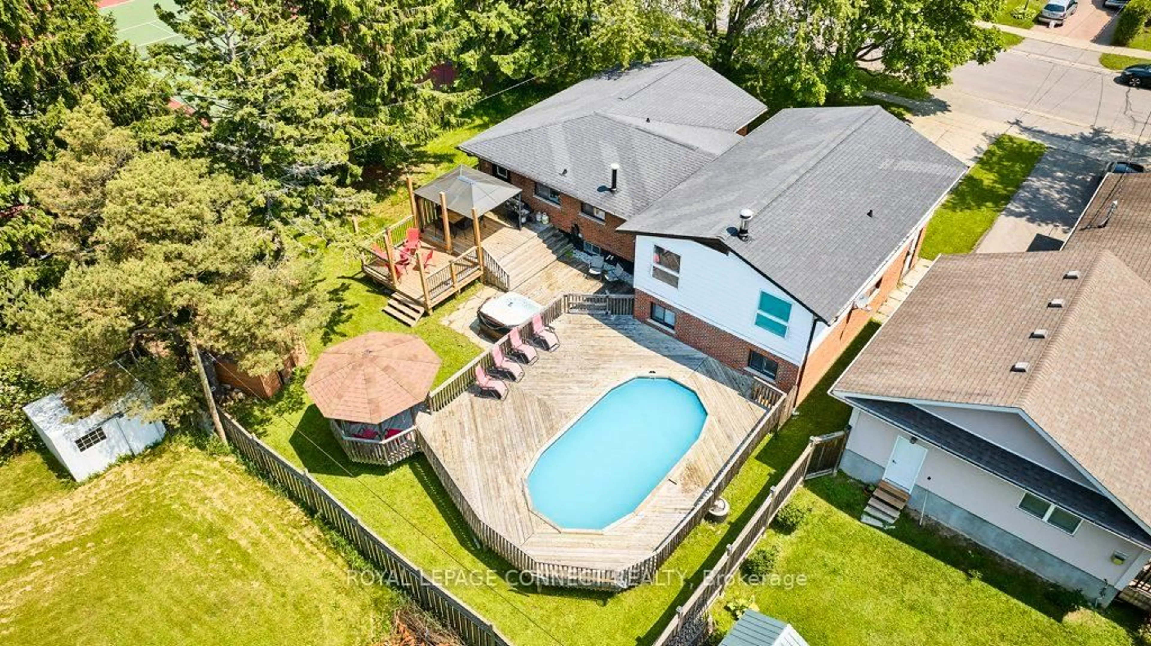 A pic from outside/outdoor area/front of a property/back of a property/a pic from drone, unknown for 19 Coverdale Ave, Cobourg Ontario K9A 4H5